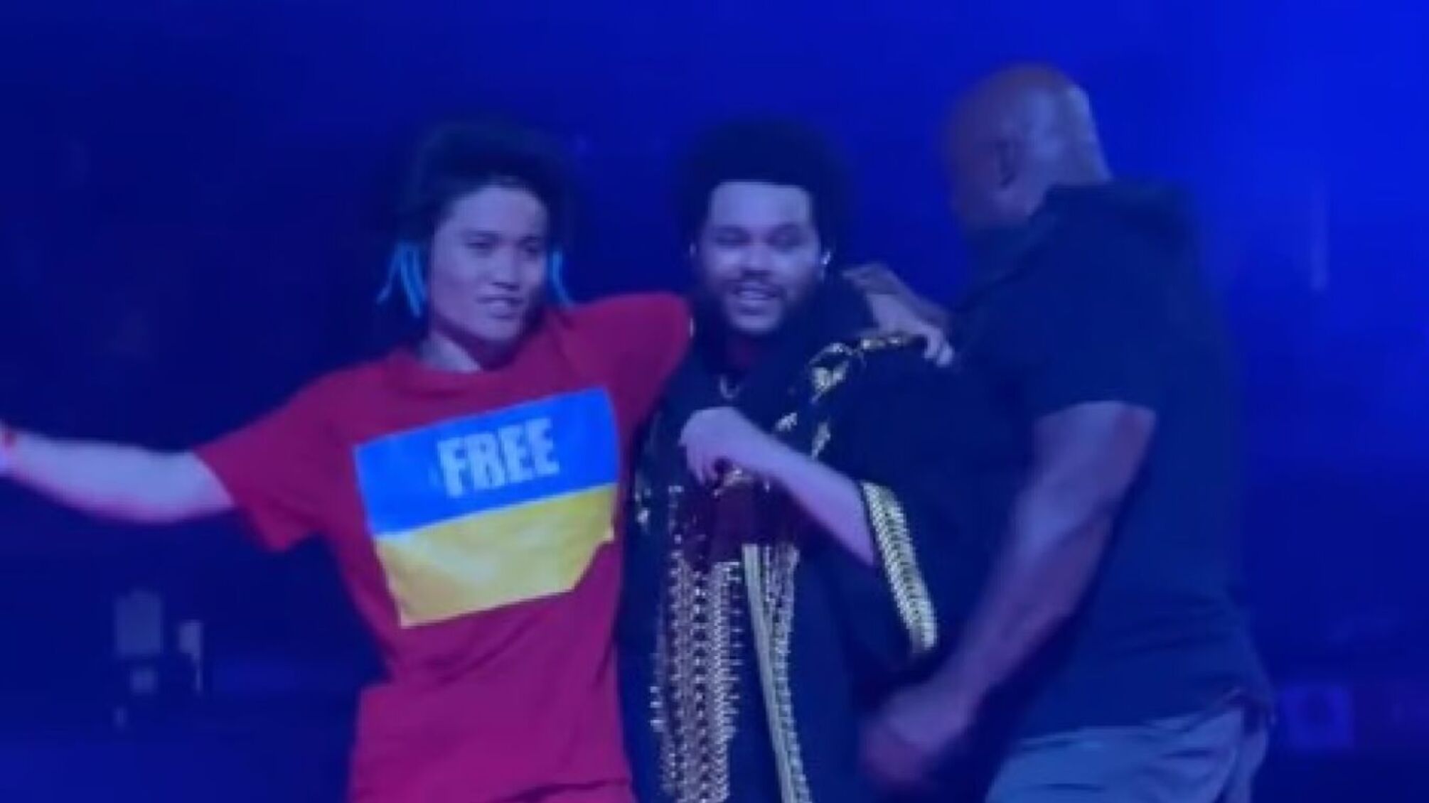 Блогер з футболкою 'Free Ukraine' вибіг на сцену до The Weeknd