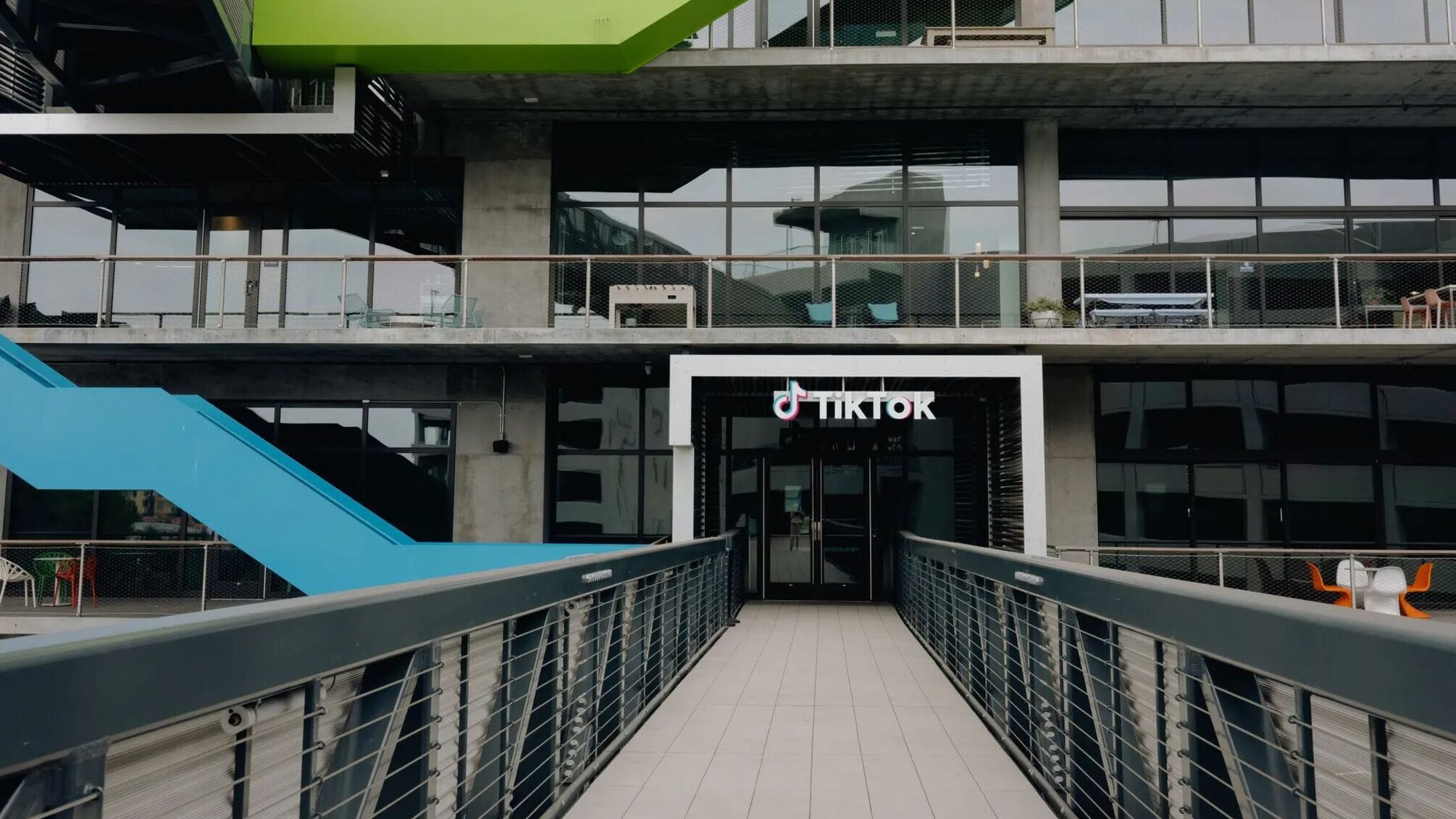 Иски против TikTok: штаты США обвиняют платформу во влиянии на детей и подростков