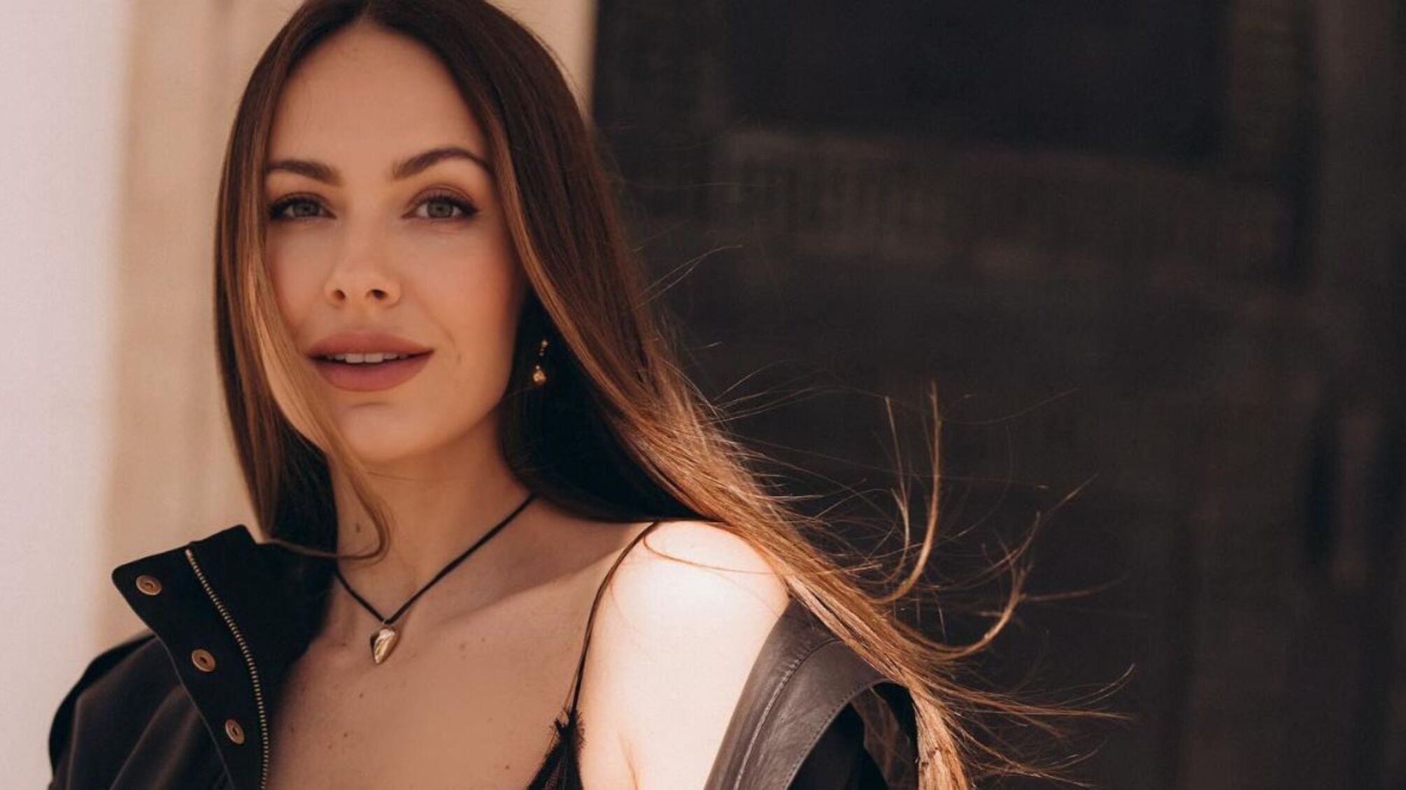 Друга дружина Остапчука повернулась на роботу, спростовуючи стереотипи