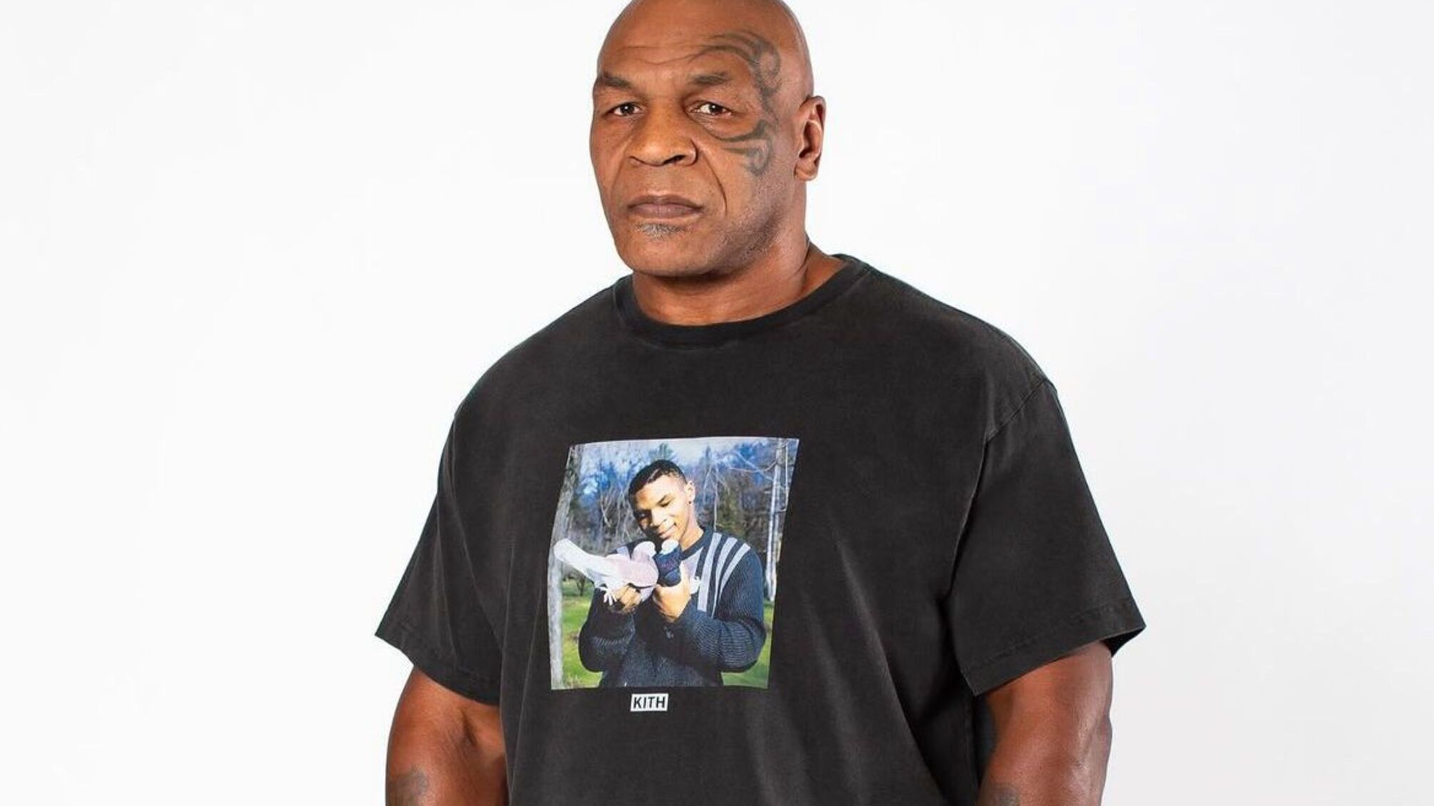 Kith та Майк Тайсон представили футболки з культовим мемом 'Now Kith' перед його боєм з Джейком Полом