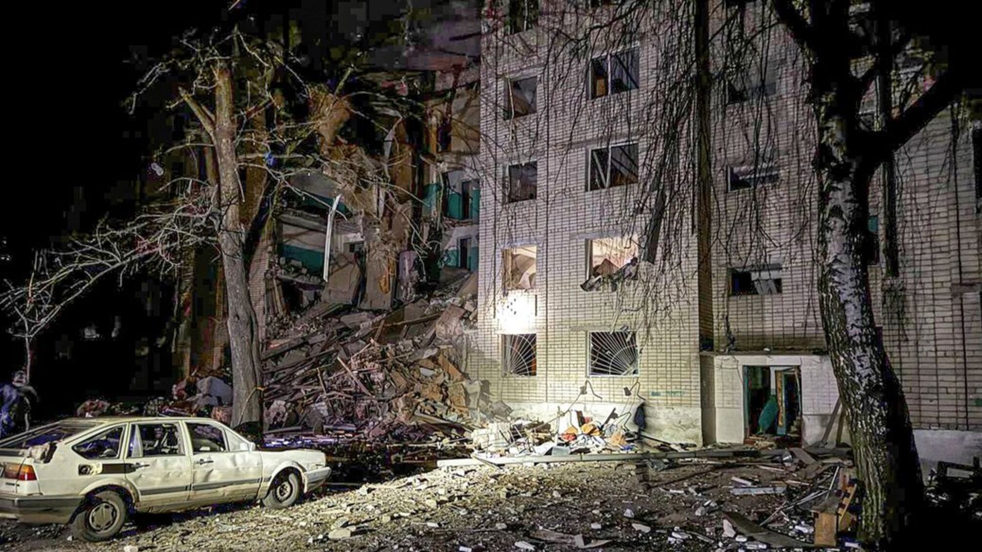 Обвал п'ятиповерхівки в Глухові: удар 'Шахеда' призвів до жертв і руйнувань