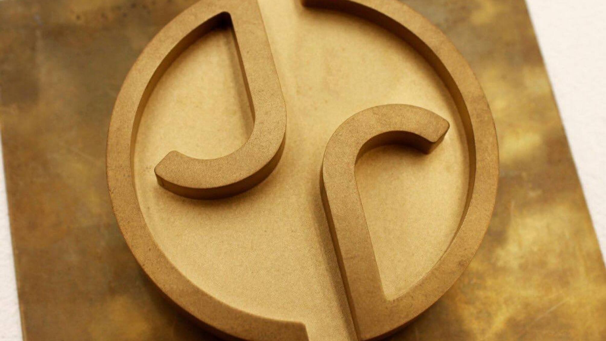 Jaguar перезапускає бренд: новий логотип, лозунги та електромобілі: як всі відреагували