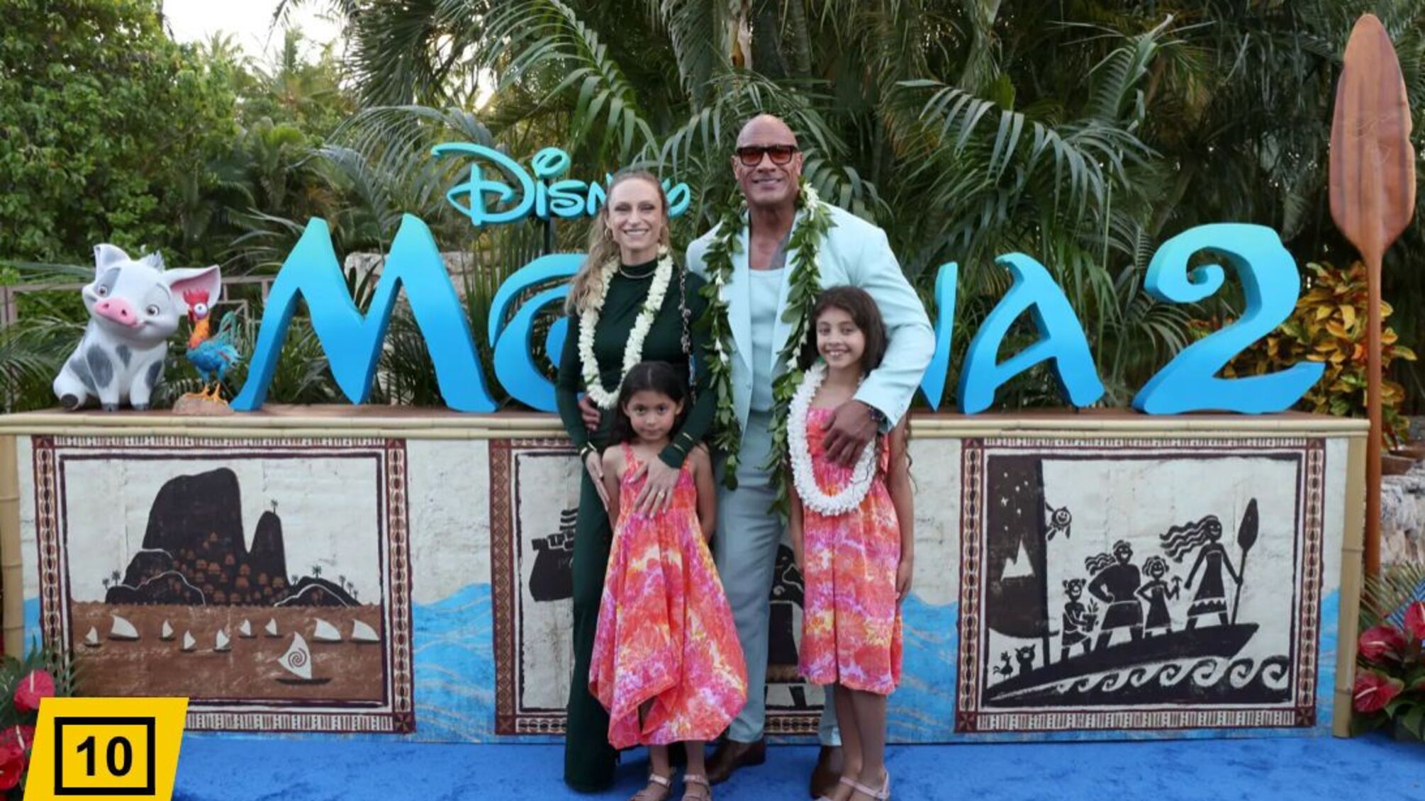 Дуэйн 'Скала' Джонсон привел дочерей на премьеру 'Моаны 2'