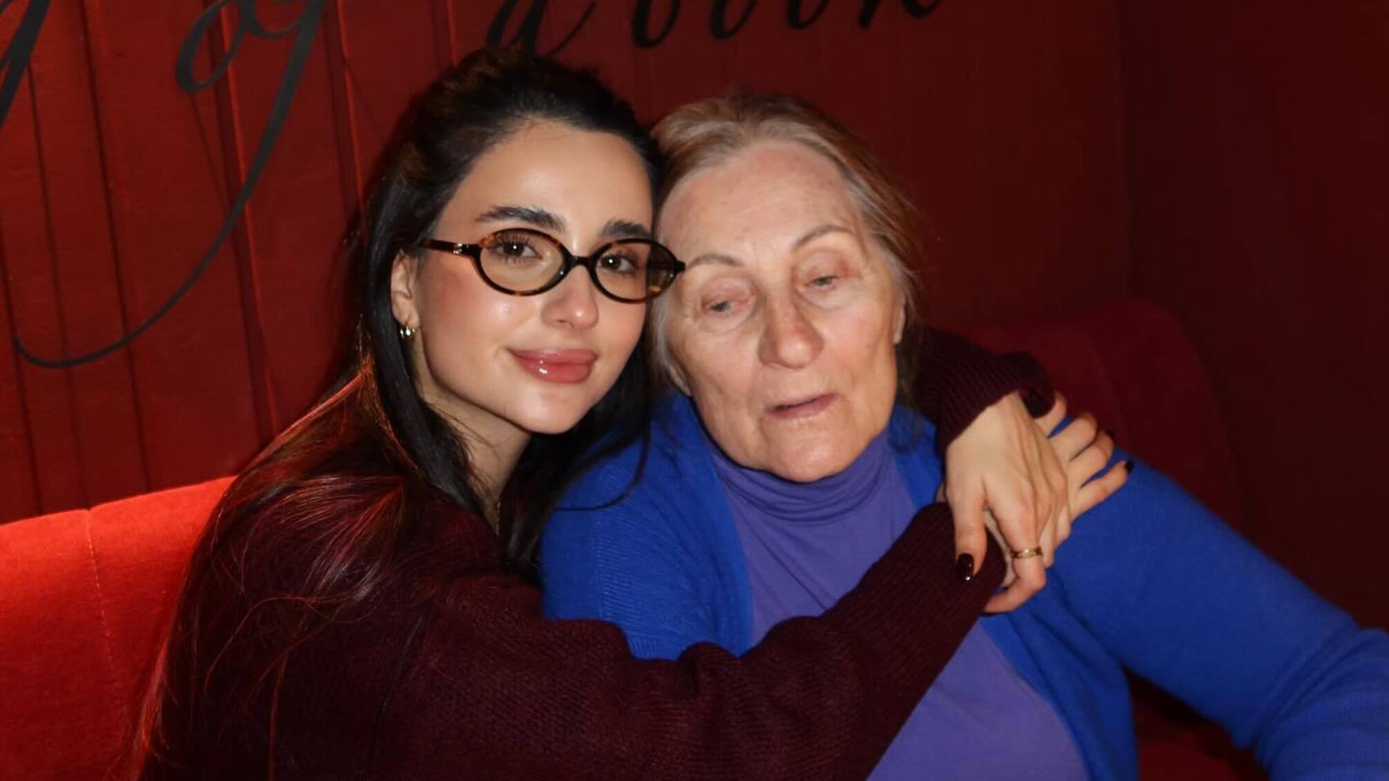 Анна Трінчер показала зворушливі фотографії з бабусею