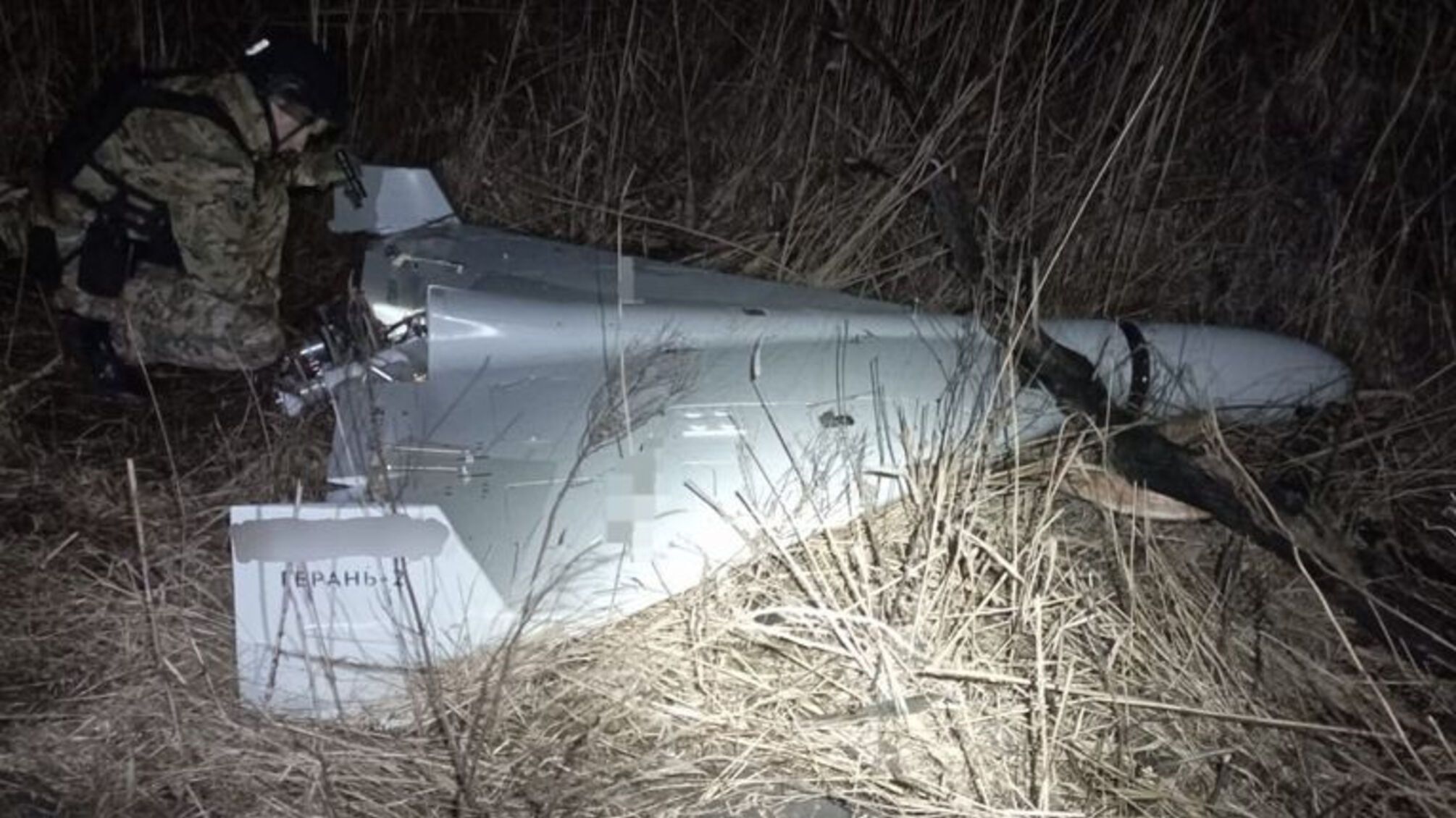 В результате ночной атаки 'Шахедов' повреждена частная застройка и автомобили