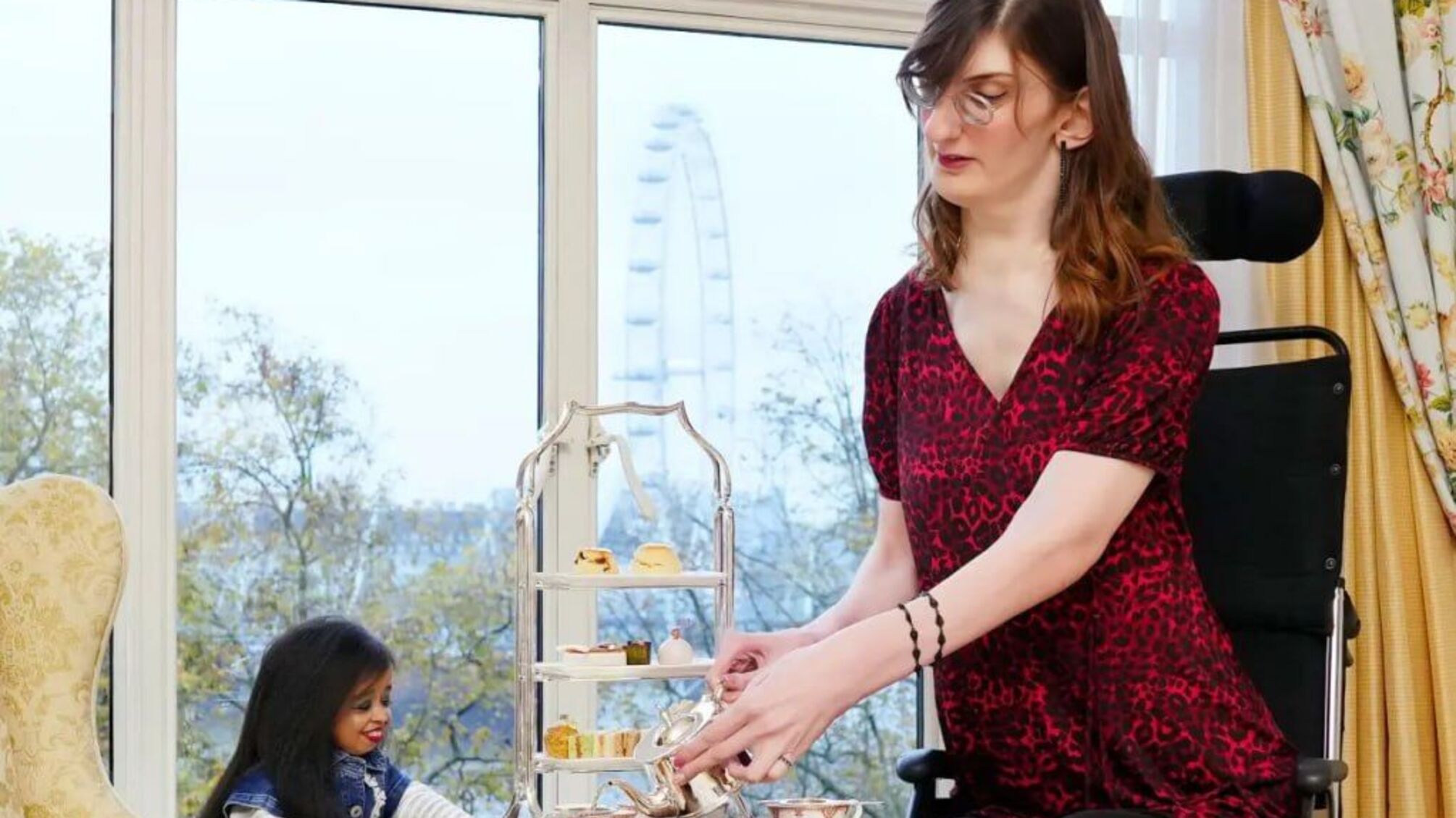 Найвища і найнижча жінки світу зустрілися в Лондоні