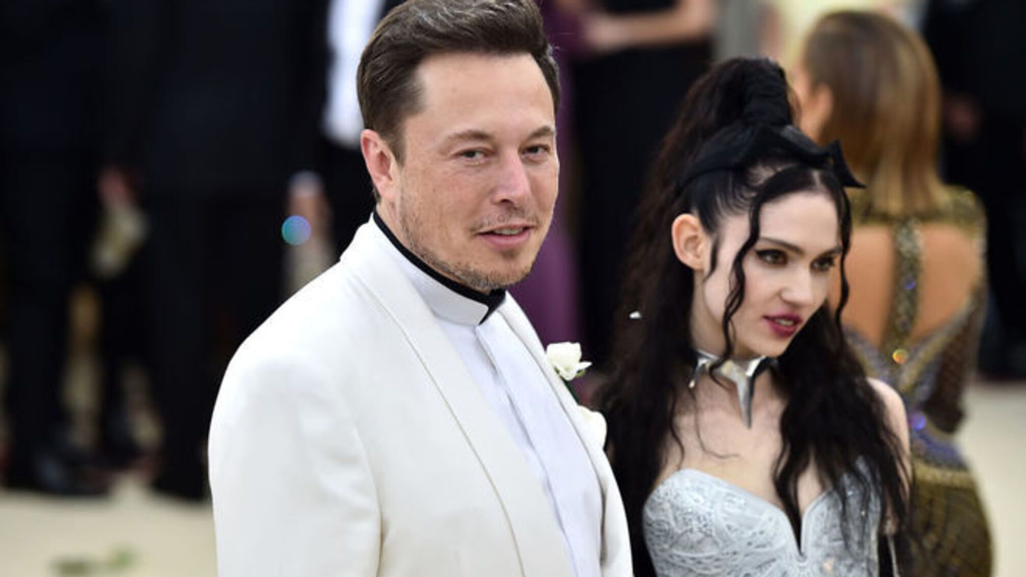 Конфликт между Граймс и Илоном Маском обостряется