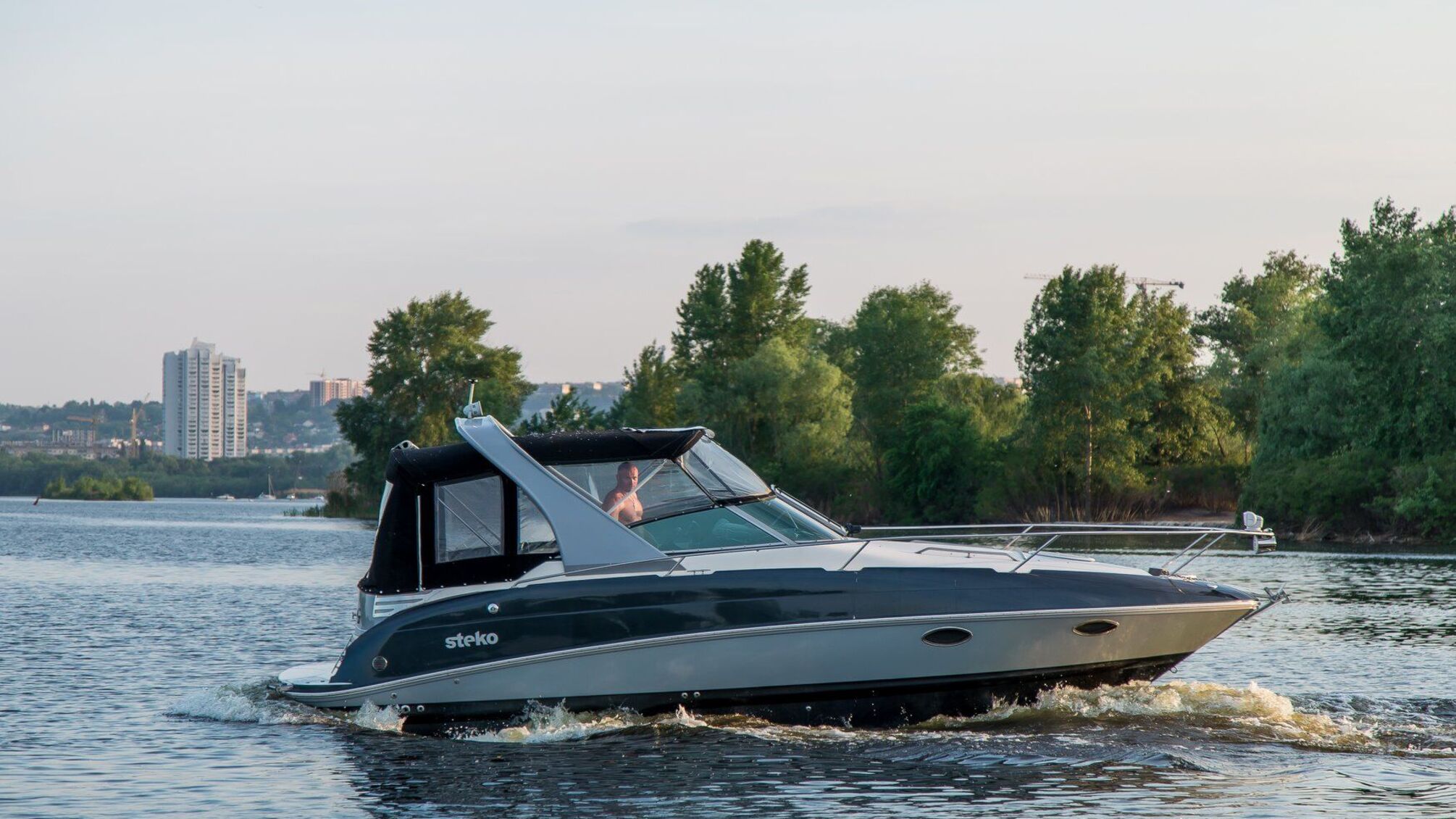 Яхта Положая Steko