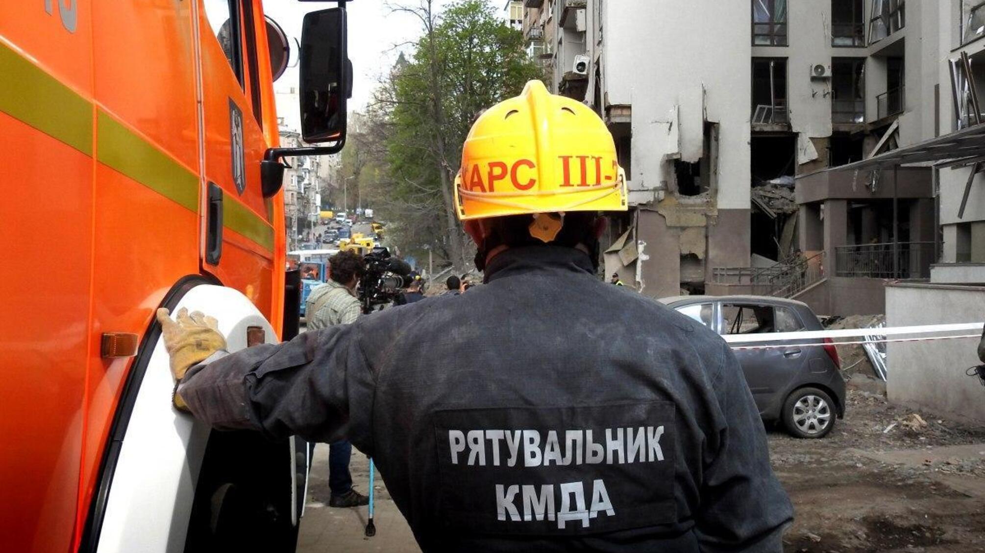 В Киеве в результате атаки дронов трое пострадавших и разрушена инфраструктура