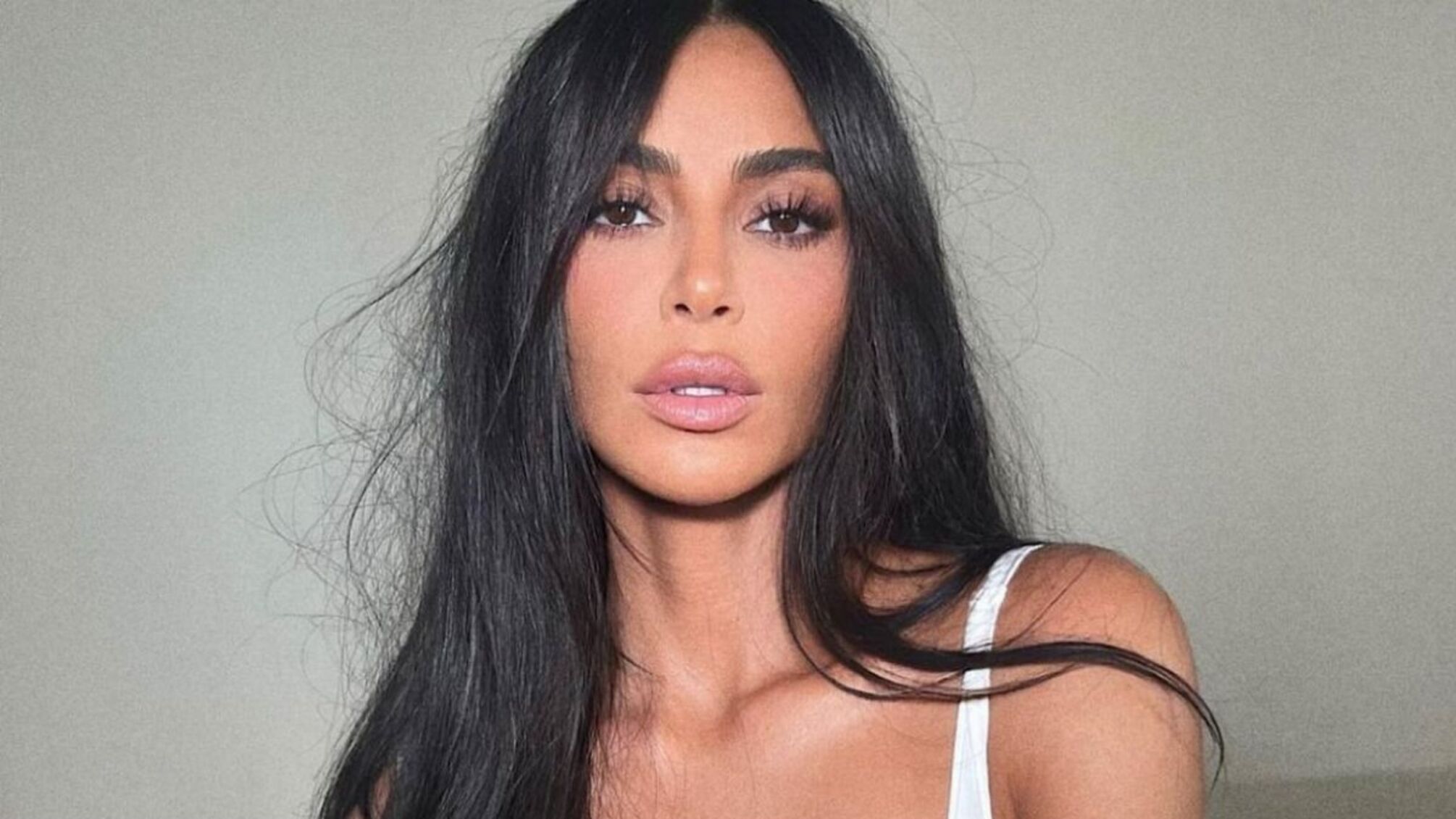 Ким Кардашян появилась с культовым крестом принцессы Дианы на светском мероприятии