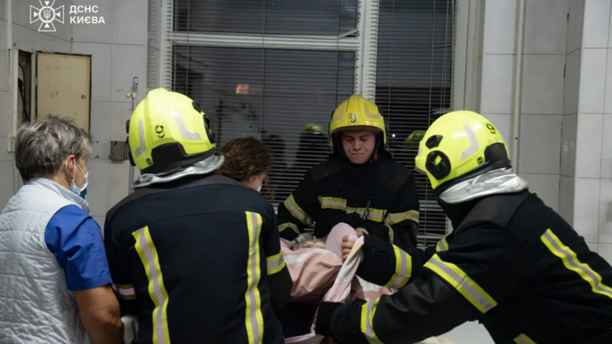 В одной из больниц Киева вспыхнул пожар: спасены 37 человек