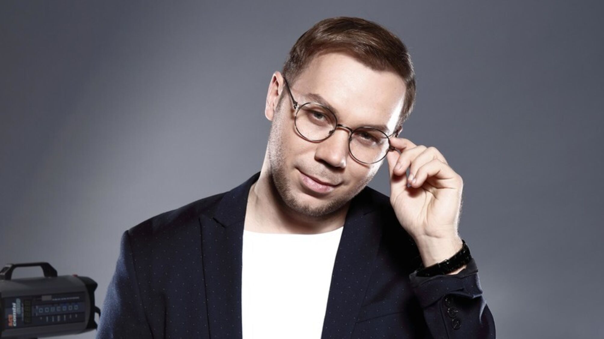 Три стильных совета от Андре Тана, как выглядеть моложе с помощью одежды