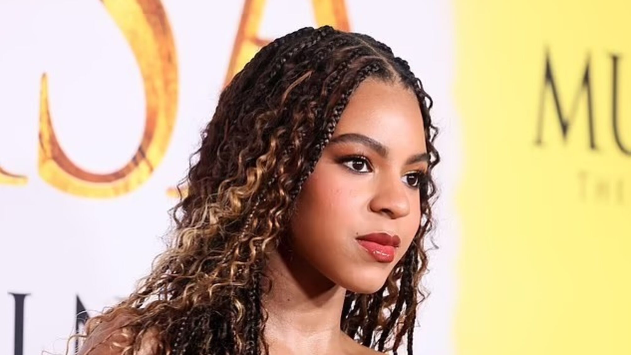 'Нельзя приглушить этот блеск': Кристина Милиан о нарядах Блю Айви