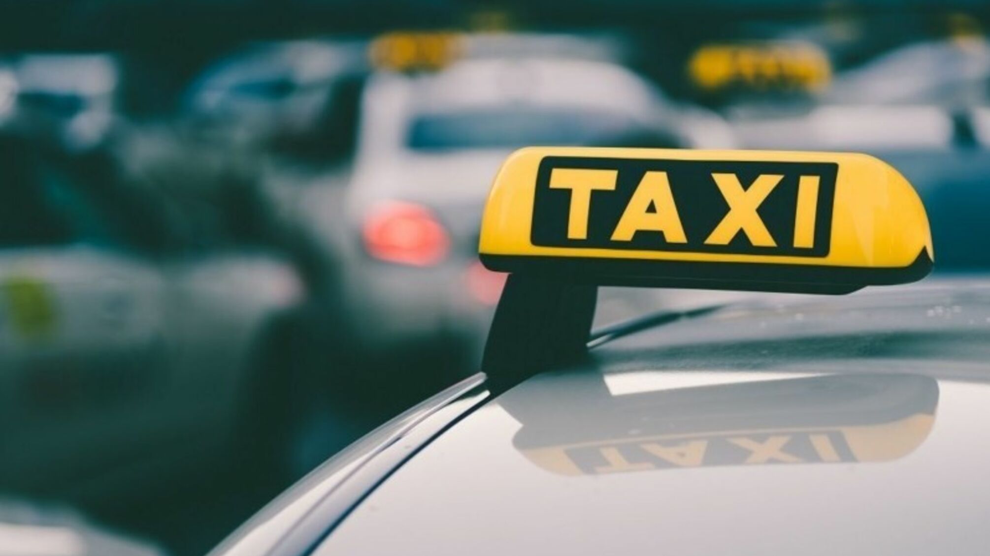 скандал, таксистка