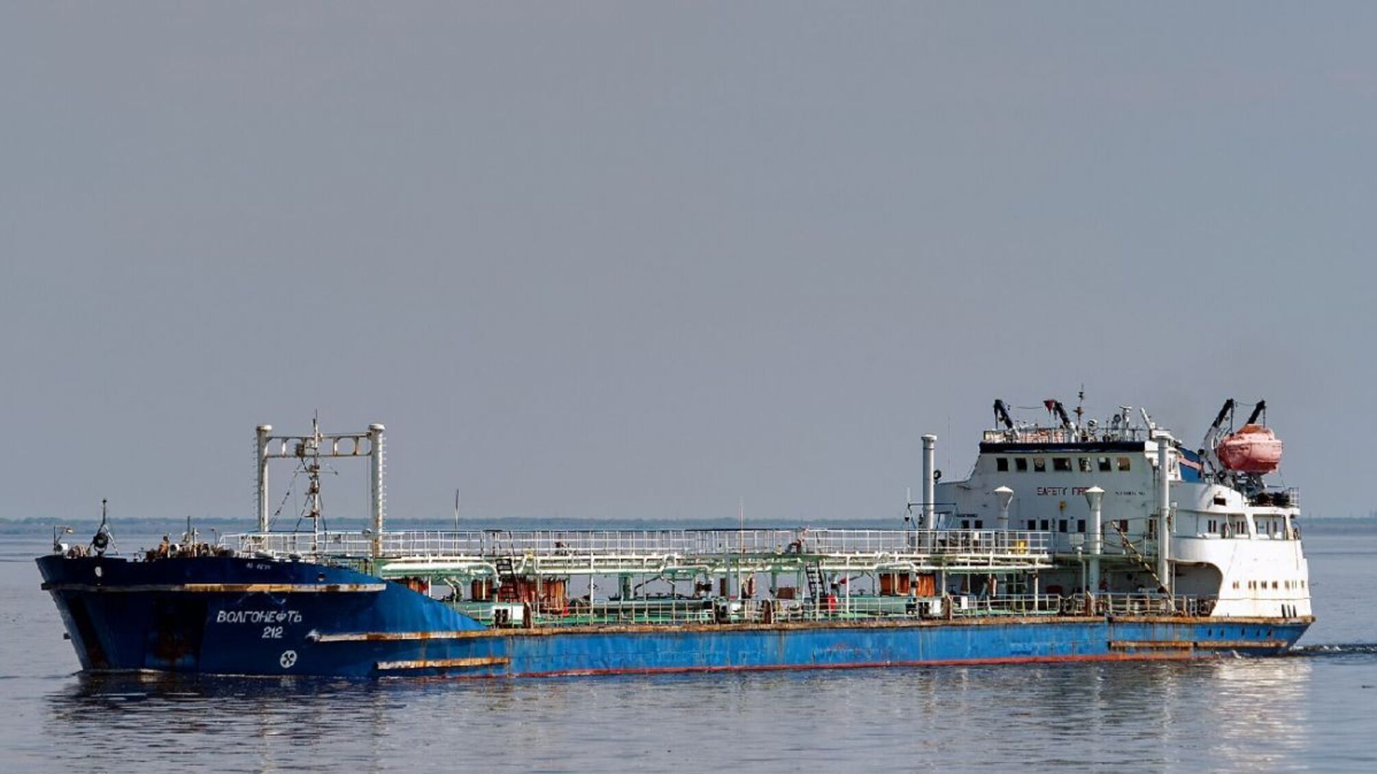 Нефть в море: что известно о разливе 4300 тонн мазута