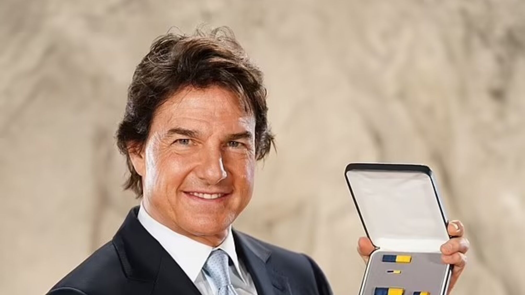 Том Круз удостоен престижной награды ВМС на торжественной церемонии