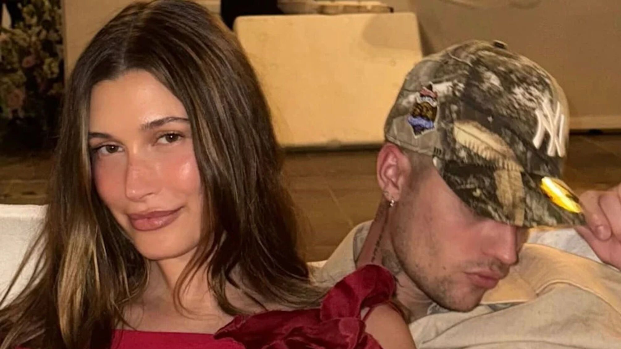 Биберов заметили на роскошном праздновании среди тропиков