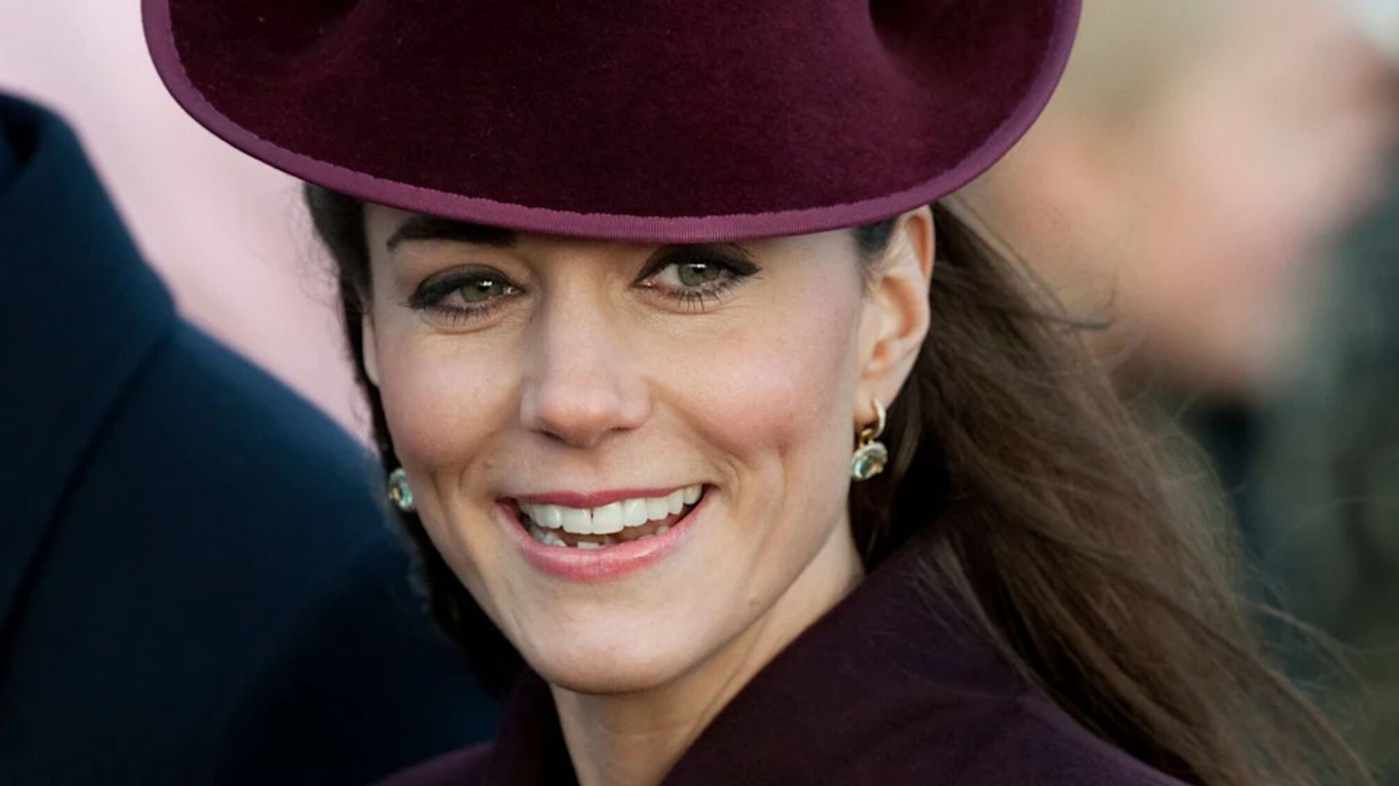 Дебютний образ, який став класикою її стилю