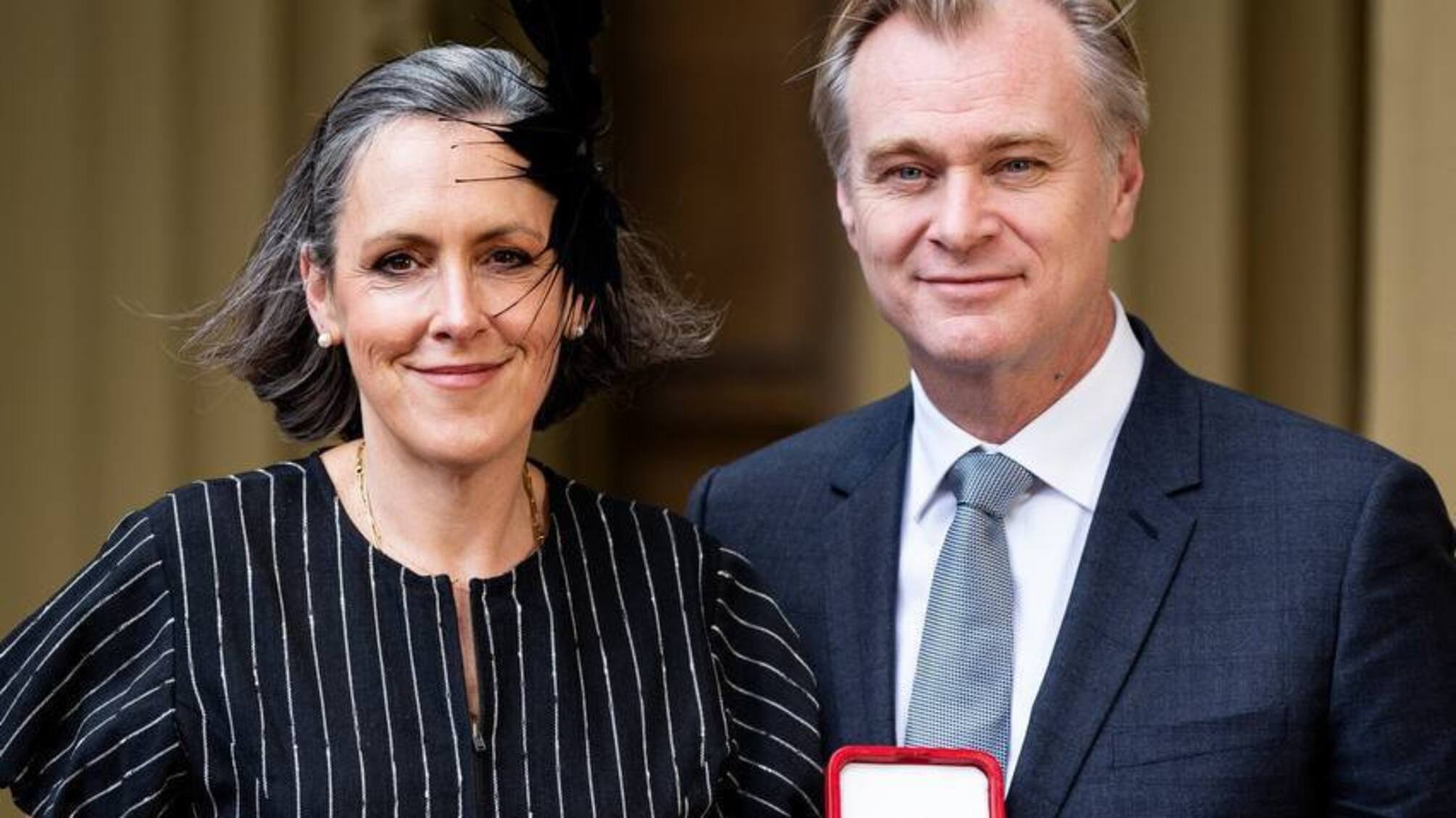 Король похвалил 'Оппенгеймера': Нолан и Томас получили награду в Букингемском дворце