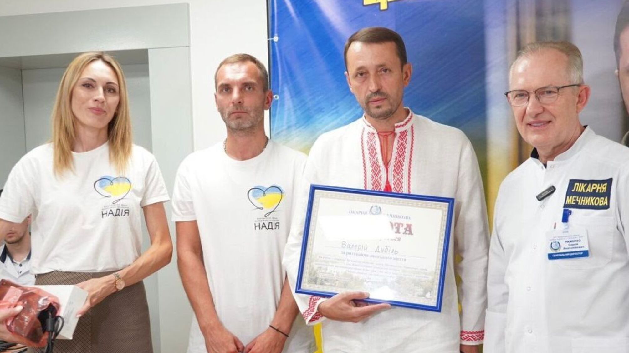 Фонд 'Надія' спільно з партнерами передали апарати реанімації, системи РЕБ і евакуаційні автомобілі