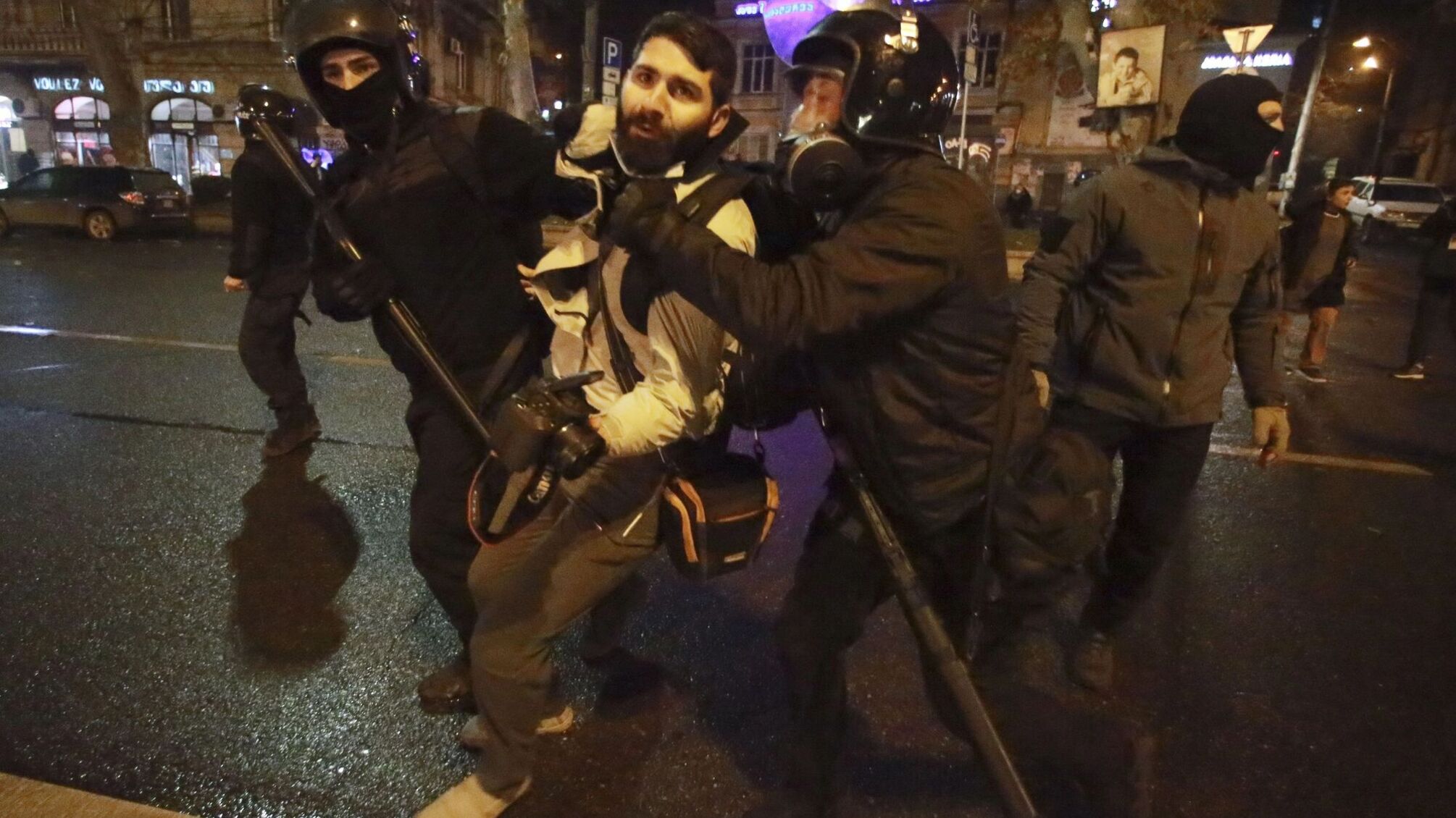 Грузия отложила евроинтеграцию до 2028 года: в Тбилиси продолжаются протесты