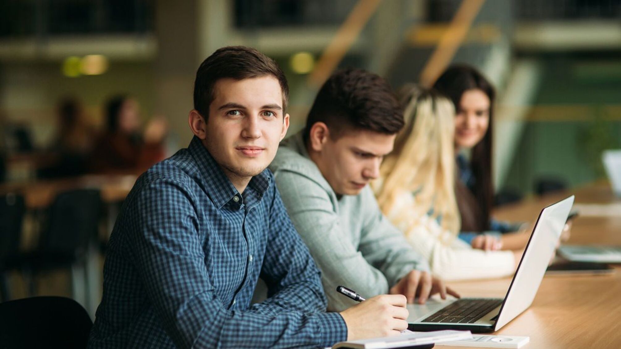 Мужчины-студенты возвращаются домой: итоги МОН