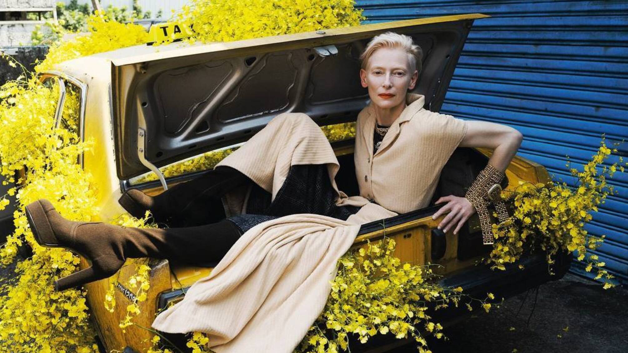 Тільда Суінтон у Chanel на обкладинці грудневого випуску Vogue Taiwan