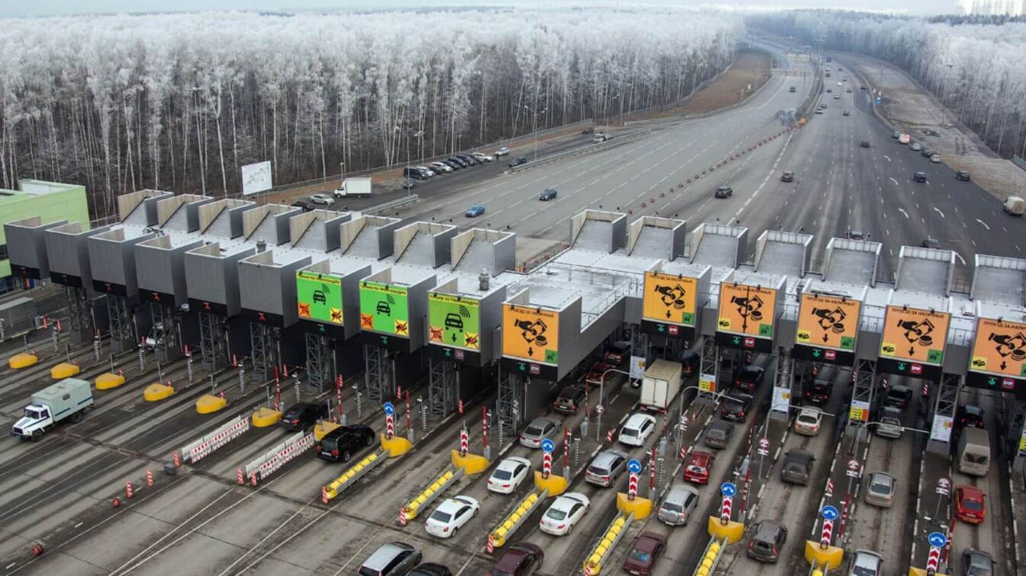 Правительство анализирует маршруты по внедрению платных дорог: планы по требованию ЕС