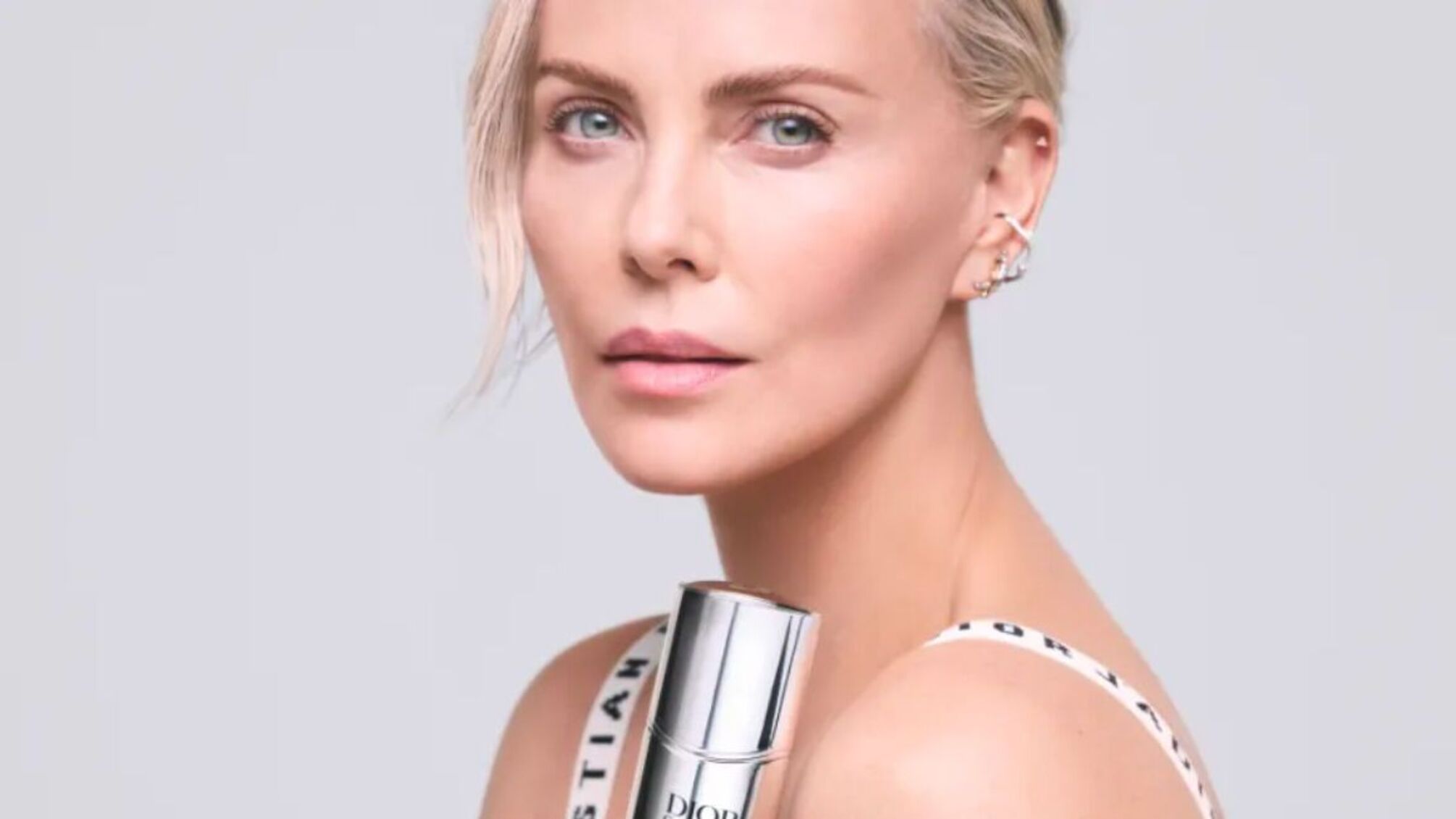 Шарлиз Терон стала лицом линии Dior Capture Totale