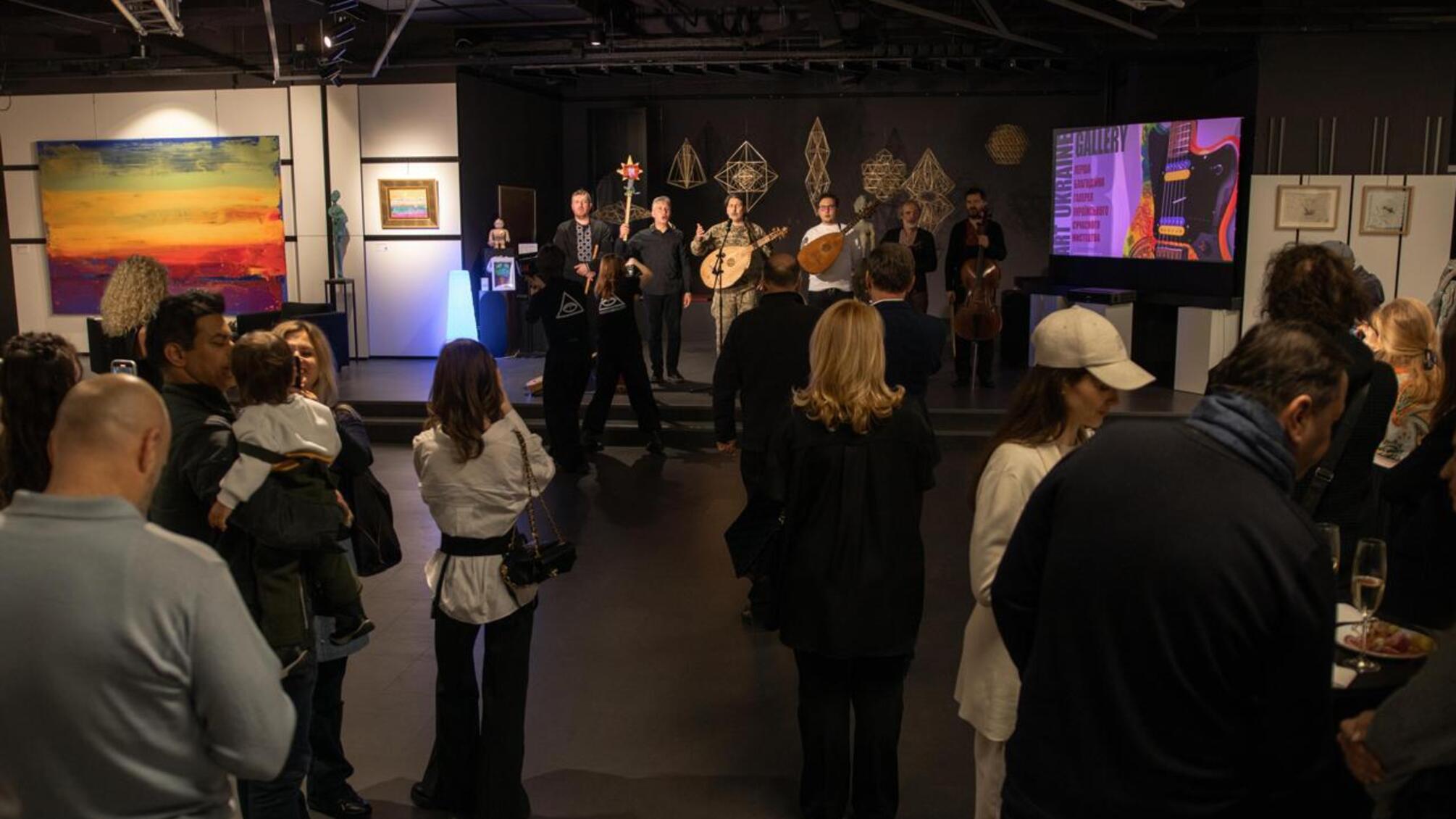 Лондонський ФК «Арсенал» і Зінченко підтримали аукціон в Art Ukraine Gallery