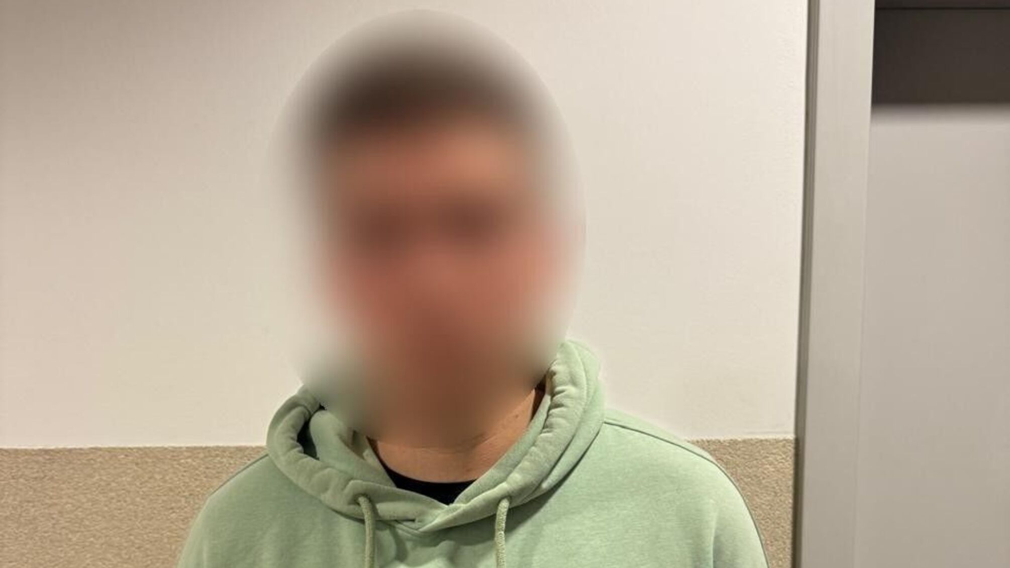 Мужчина пытался уехать из Украины как женщина