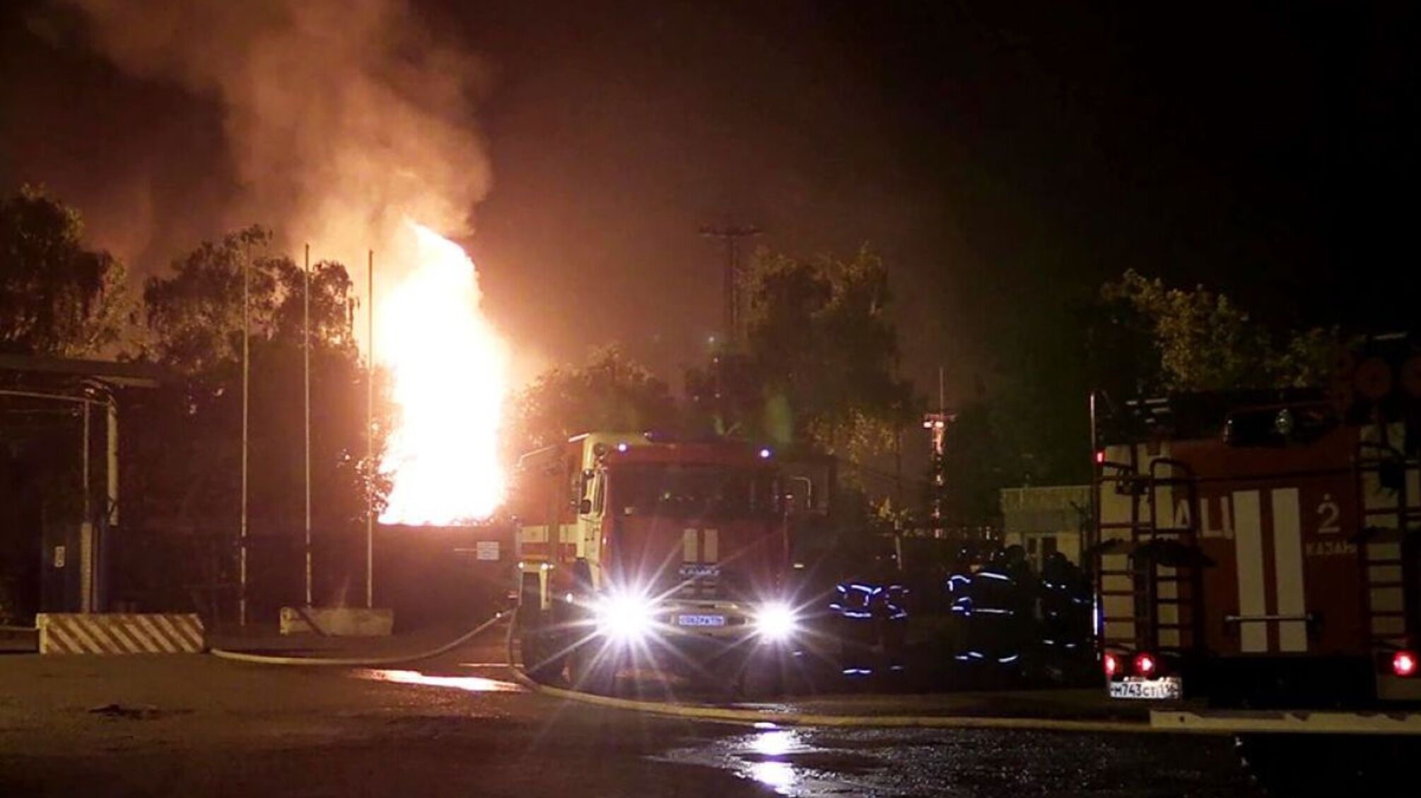 Атаки дронів у росії: вибухи, дим і перебої зі зв'язком