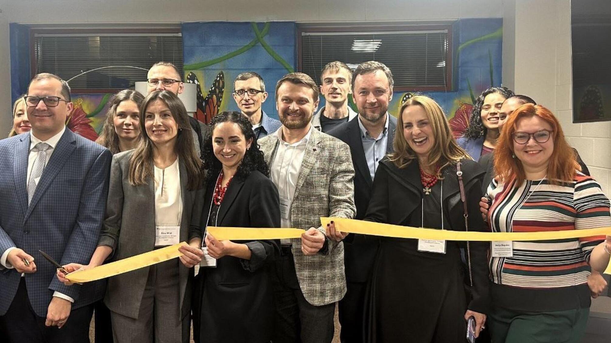 В хабе для детей и взрослых, открывших в Чикаго, проводят обучение по украиноведческим предметам