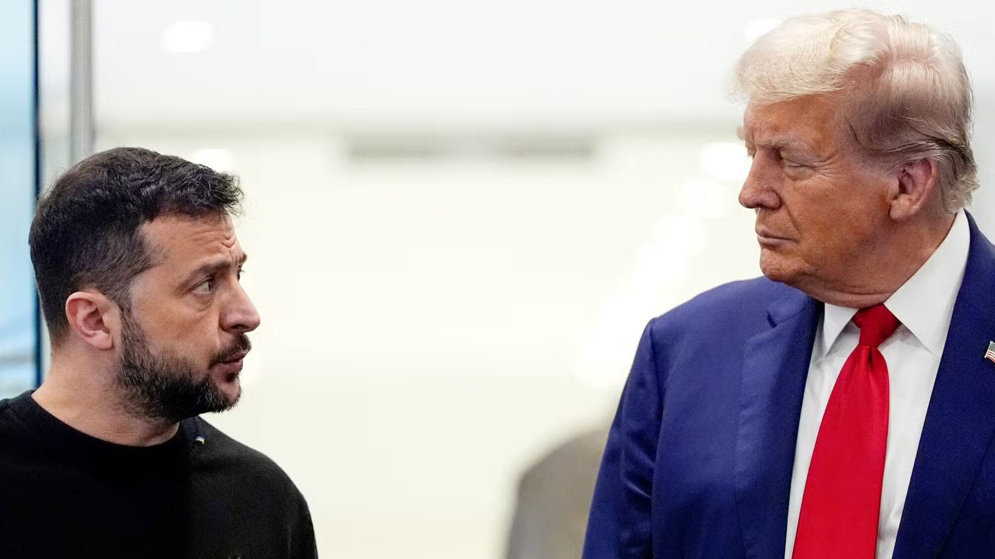 Макрон в Париже встретится с Зеленским и Трампом