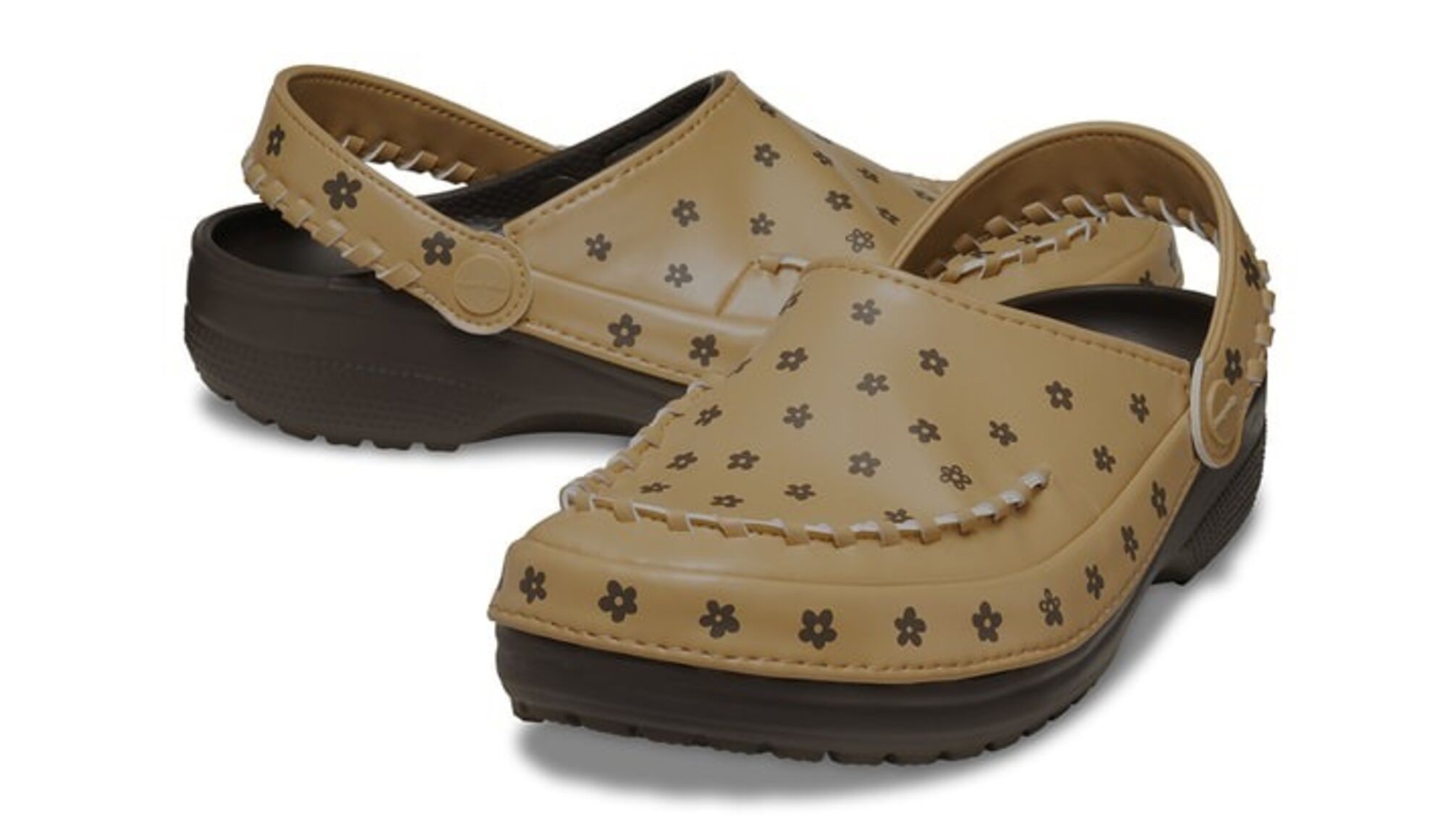 Новая коллаборация: Story mfg. и Crocs представили экологичные клоги в цвете “эспрессо”