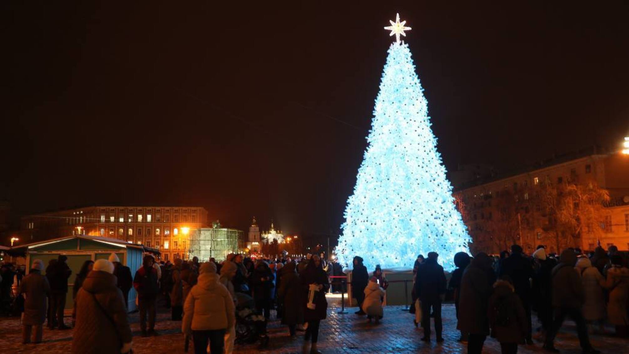 Київ зустрів День Святого Миколая святковими вогнями