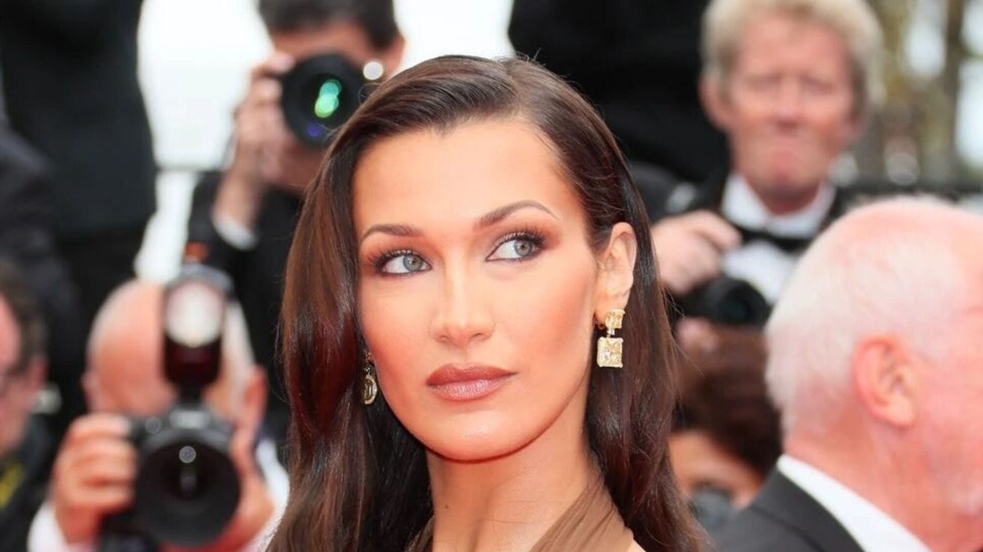 Зимняя палитра 2024: какими цветами обновить образ