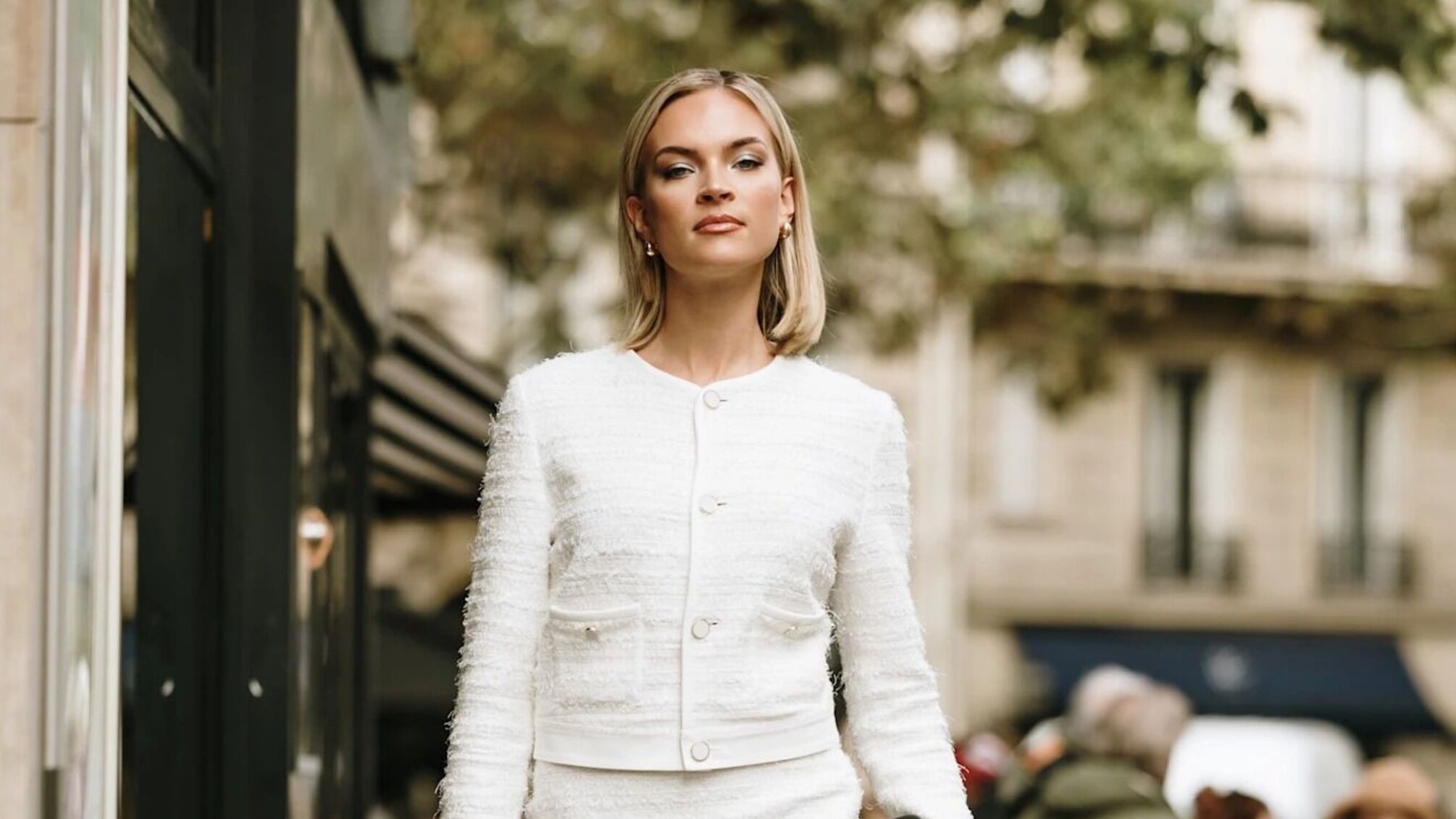 Три ідеї, як носити білий узимку: від пальта до суконь