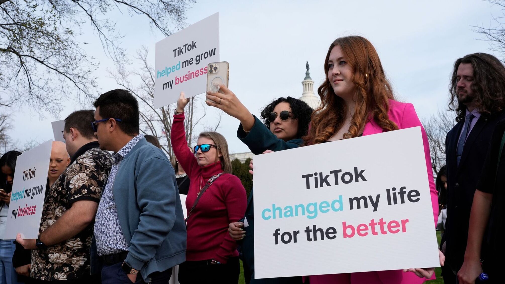 Фанаты TikTok провели акцию протеста против предложенного запрета США в начале этого года