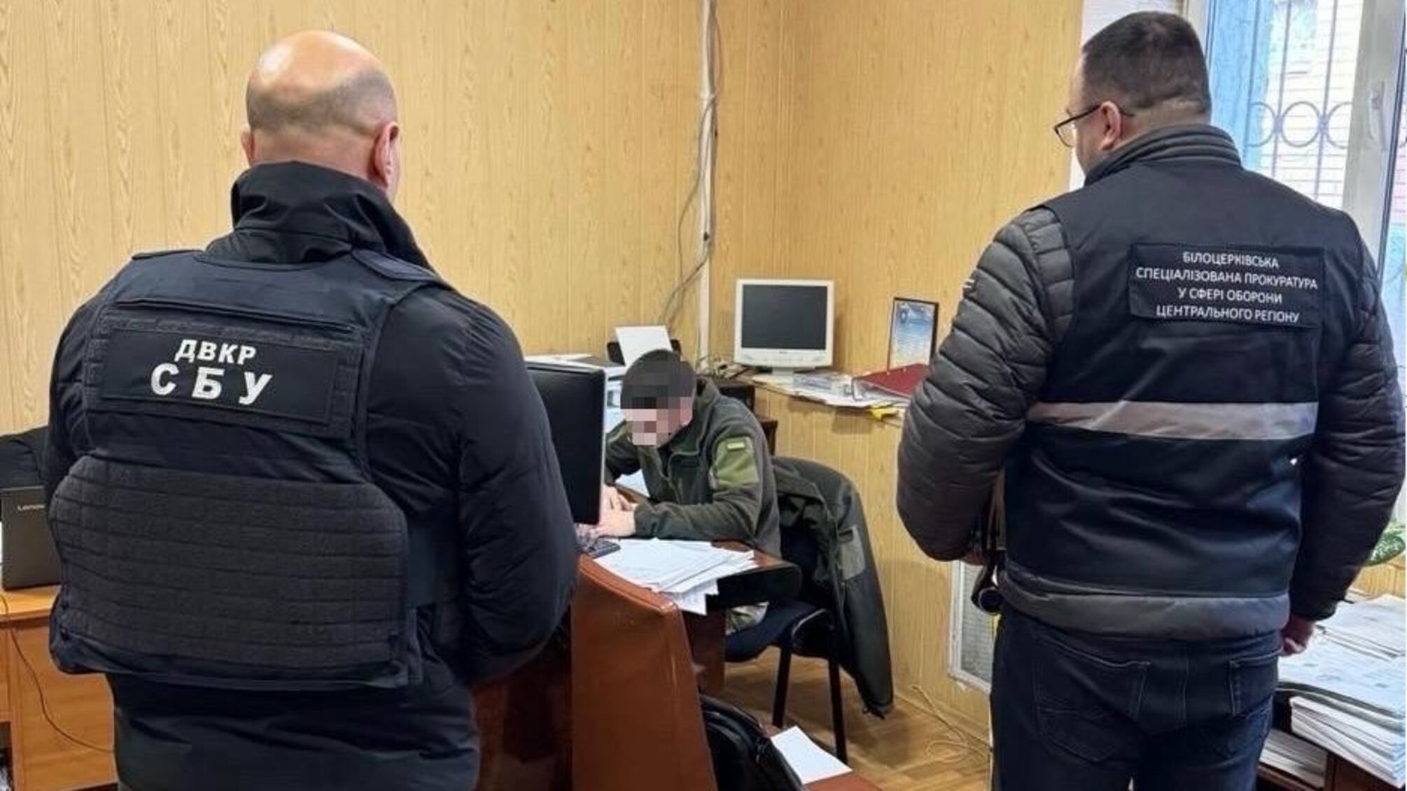 В Киевской области бухгалтер воинской части перечислил 20 млн грн на счет жены
