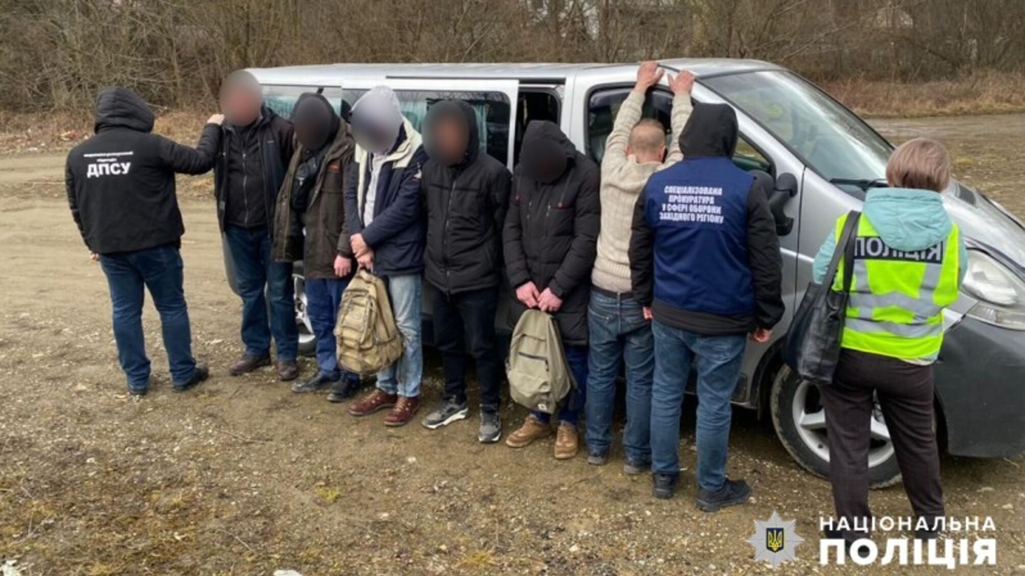 На Буковині поліцейські перекрили канал незаконного трансферу чоловіків через державний кордон