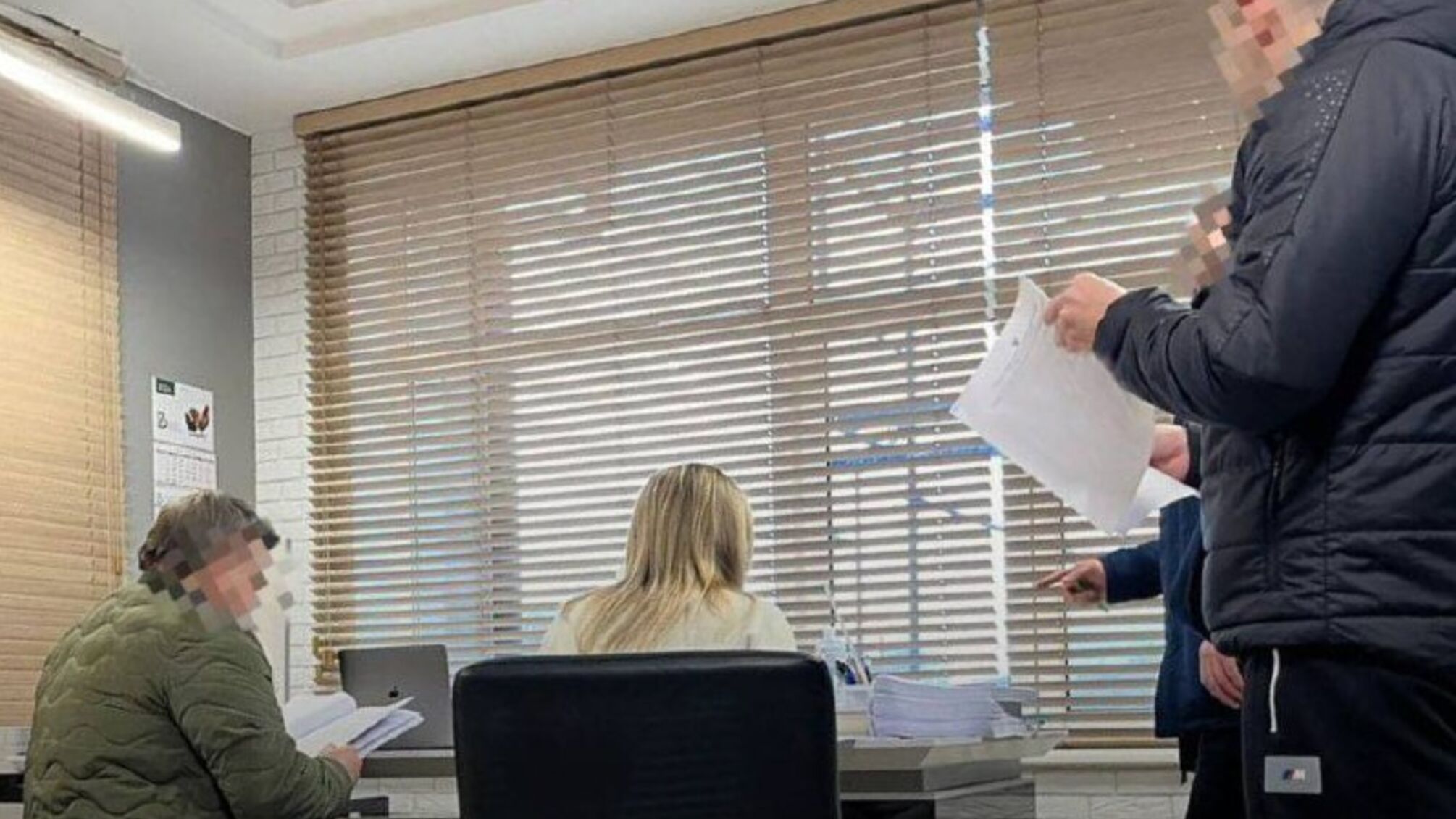 Керівнику апарату ХОВА повідомили підозру у зловживанні на гуманітарці