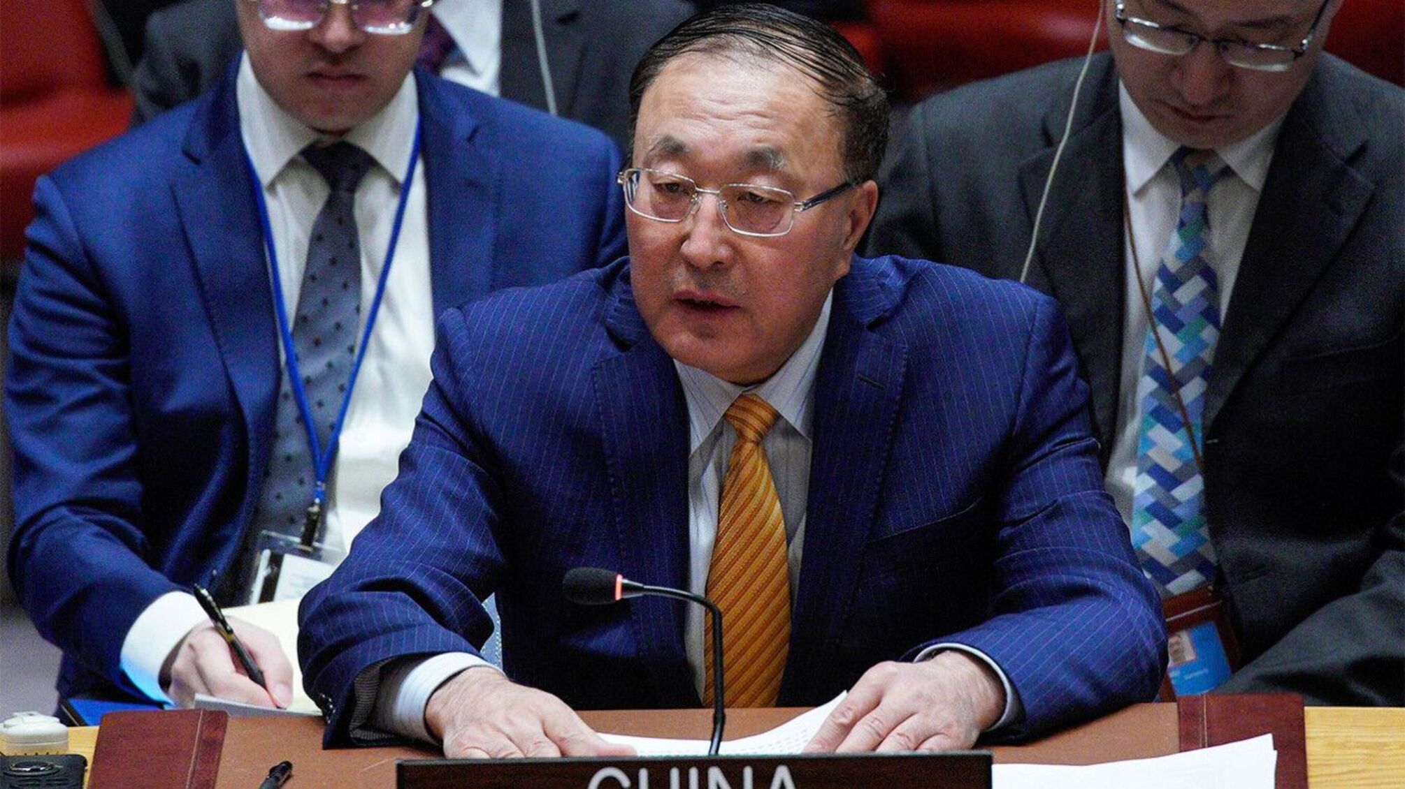 Китай призвал Запад прекратить поставки оружия  Украине