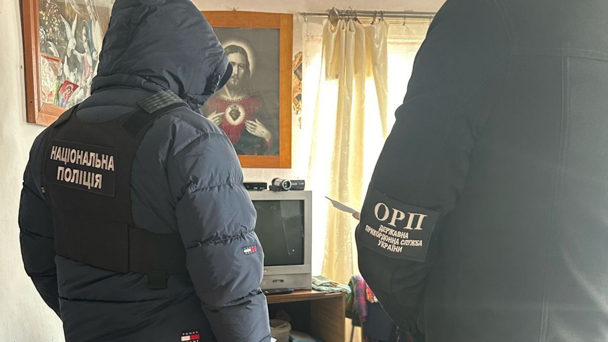 Злоумышленники использовали лицензированный бизнес для выезда за границу призывников