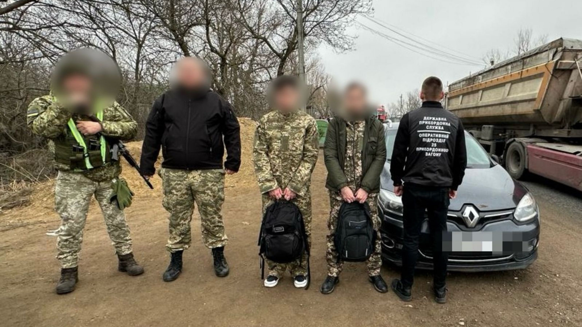 Скрывался за формой военного: в Одесской области задержали перевозчика и его пассажиров