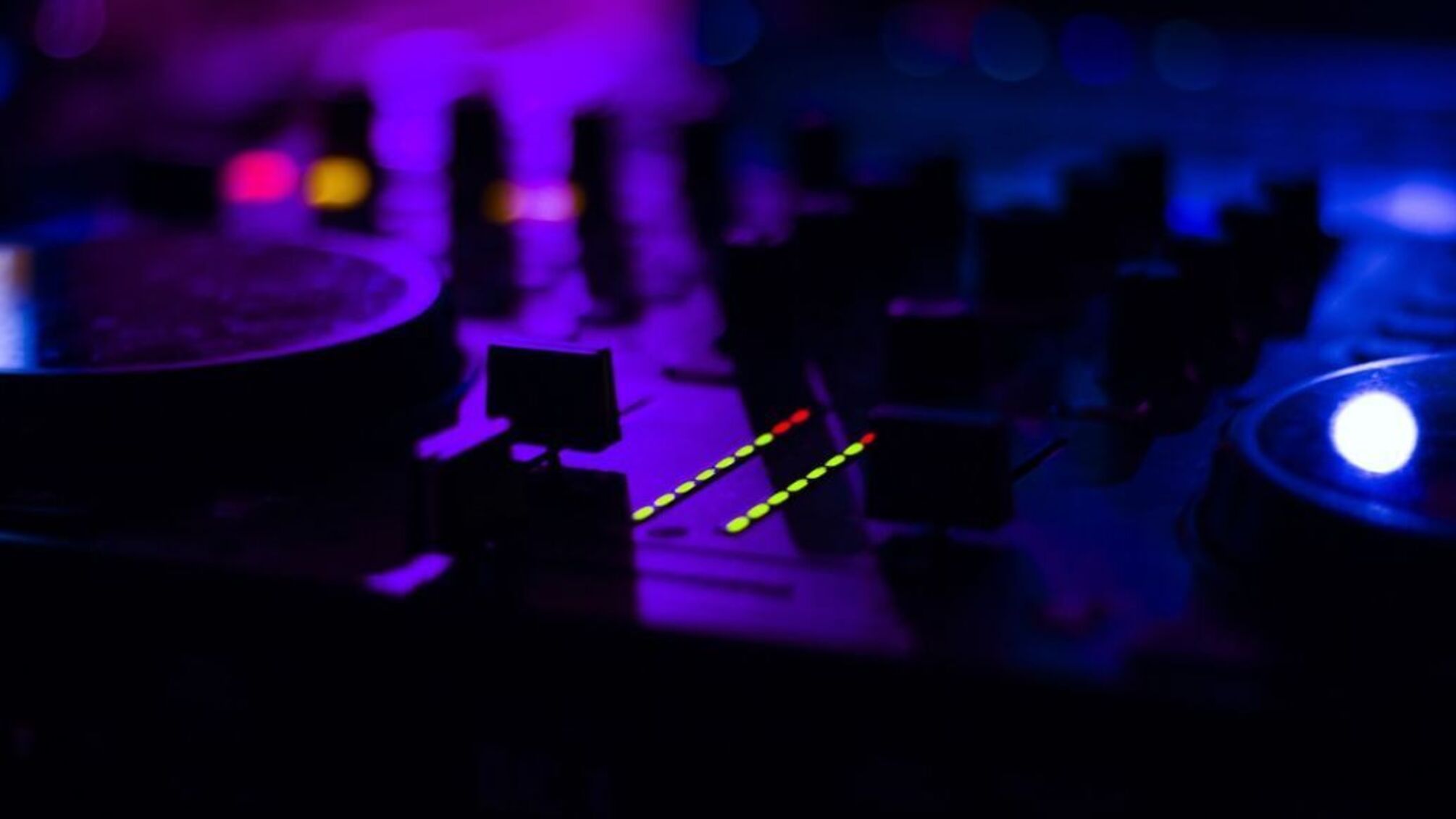 В ходе следствия агенту полиции пришлось осуществить 'оперативную закупку' и ездить в сауну.