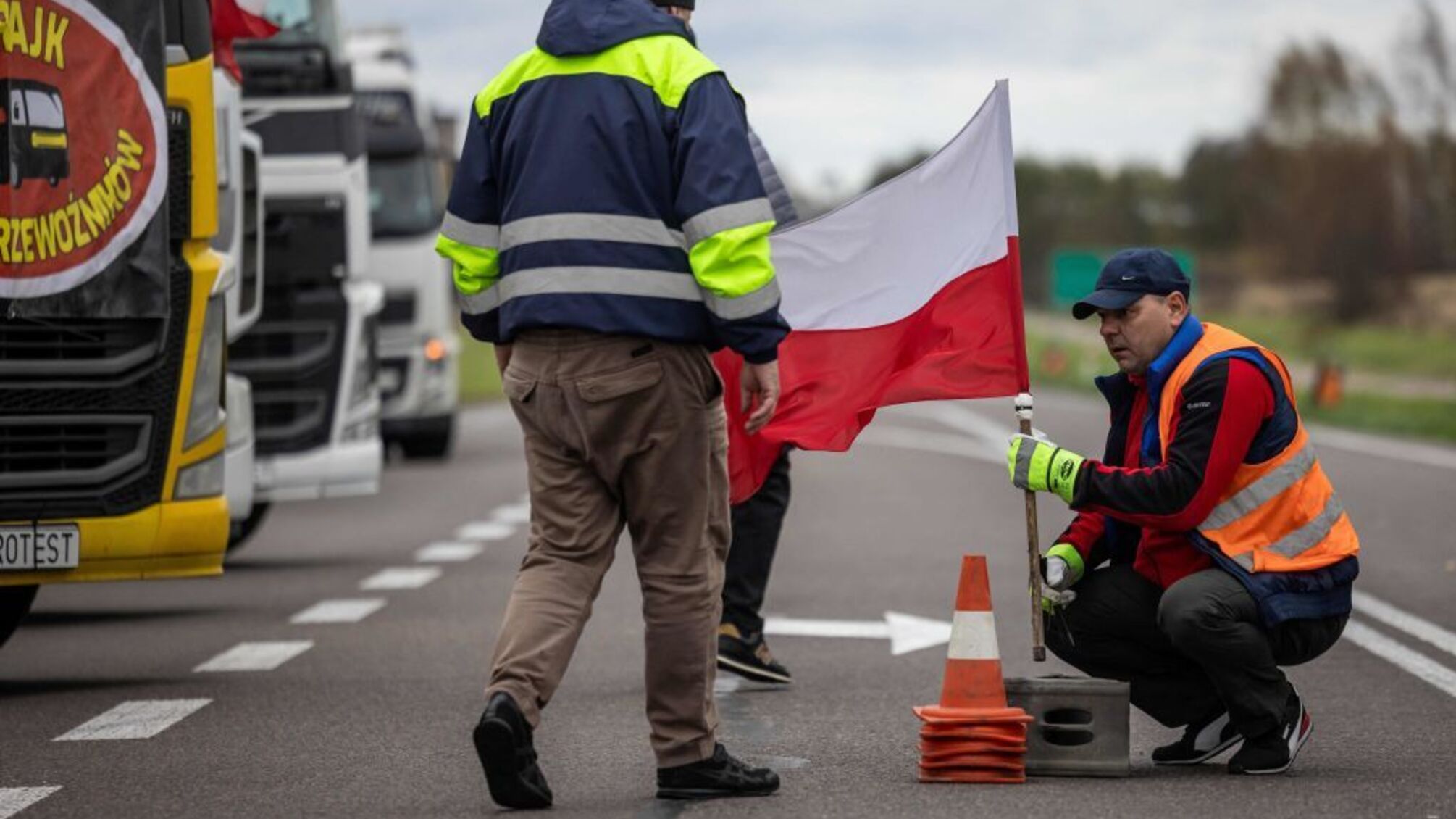  Новый страйк от польских фермеров: они хотят блокировать все пограничные переходы с Украиной 