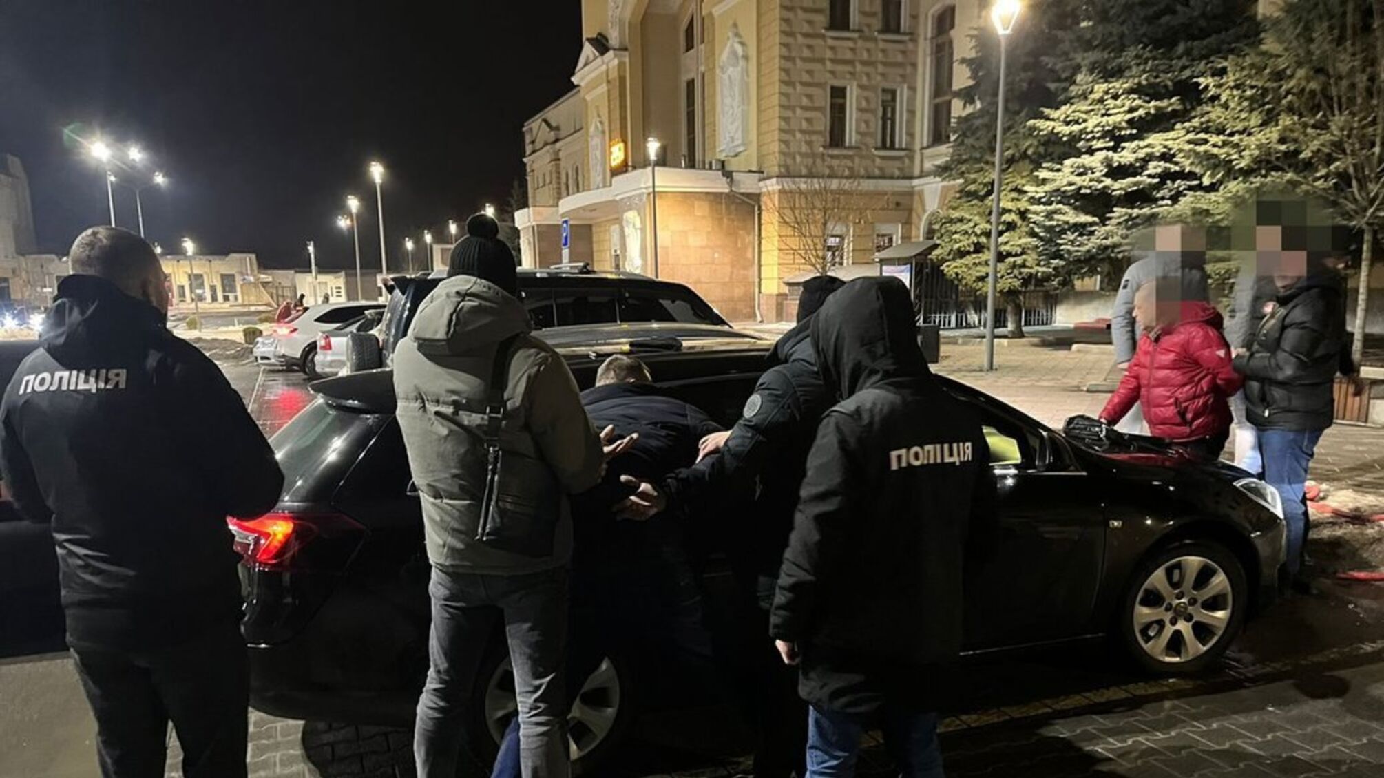 Задержали жителя Тернополя, который помогал военнообязанному уехать за границу за 9 700 долларов