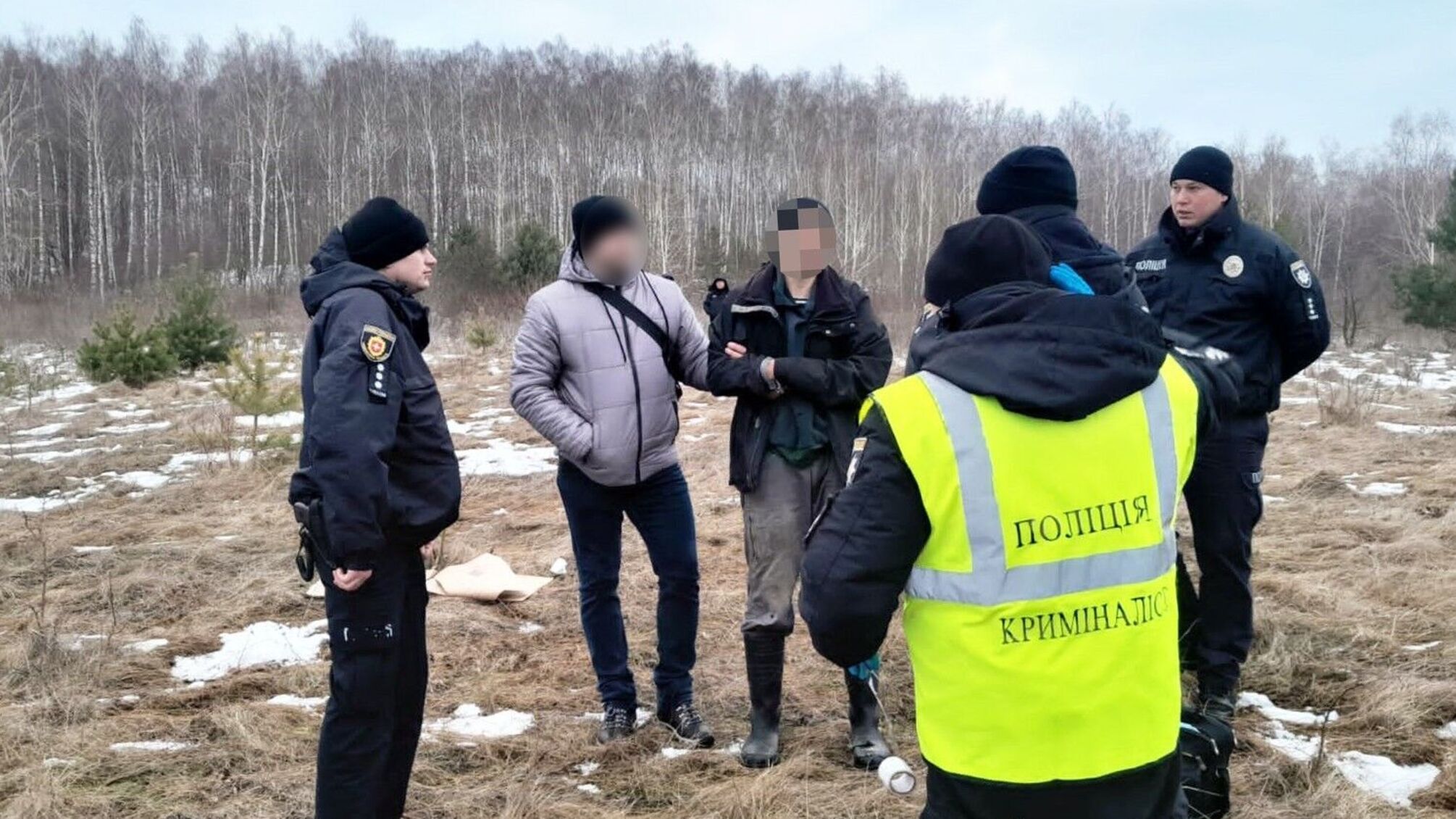 В Ровенской области неизвестный мужчина напал на женщин