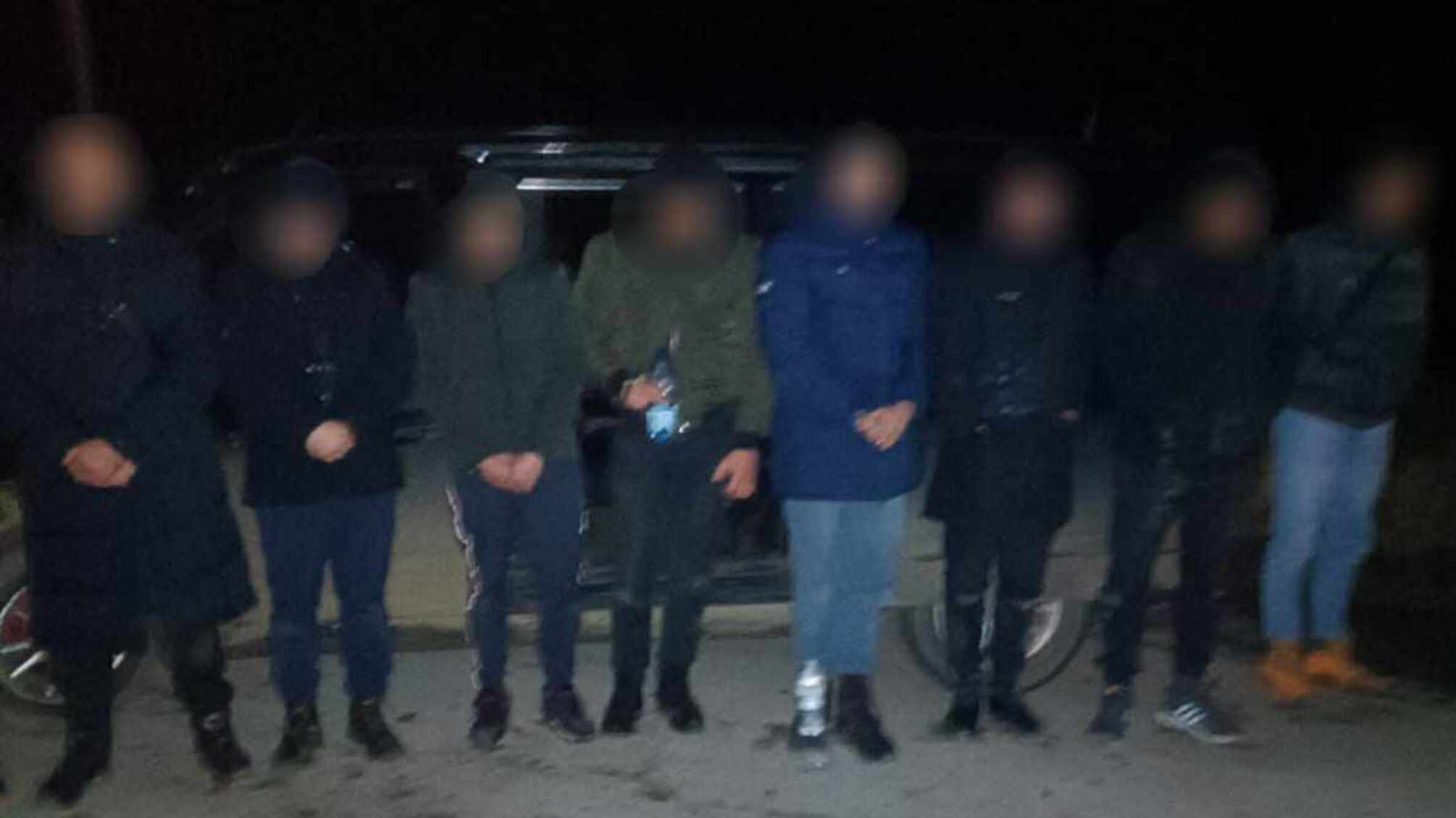 До Молдови намагались незаконно переправитись група з 11 чоловіків призовного віку